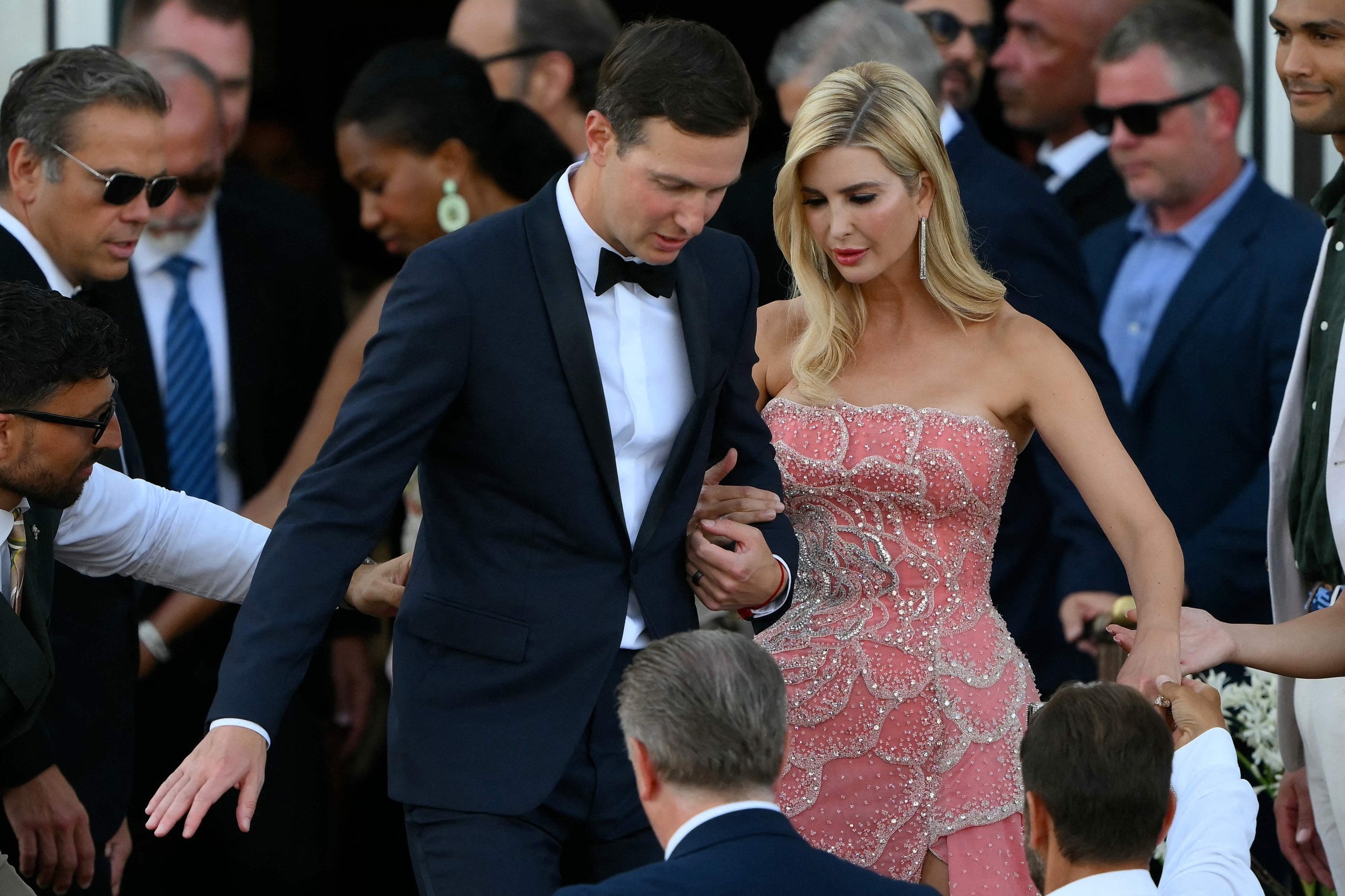 Newlyweds Bezos and Sanchez gear up for final party at Venice gala