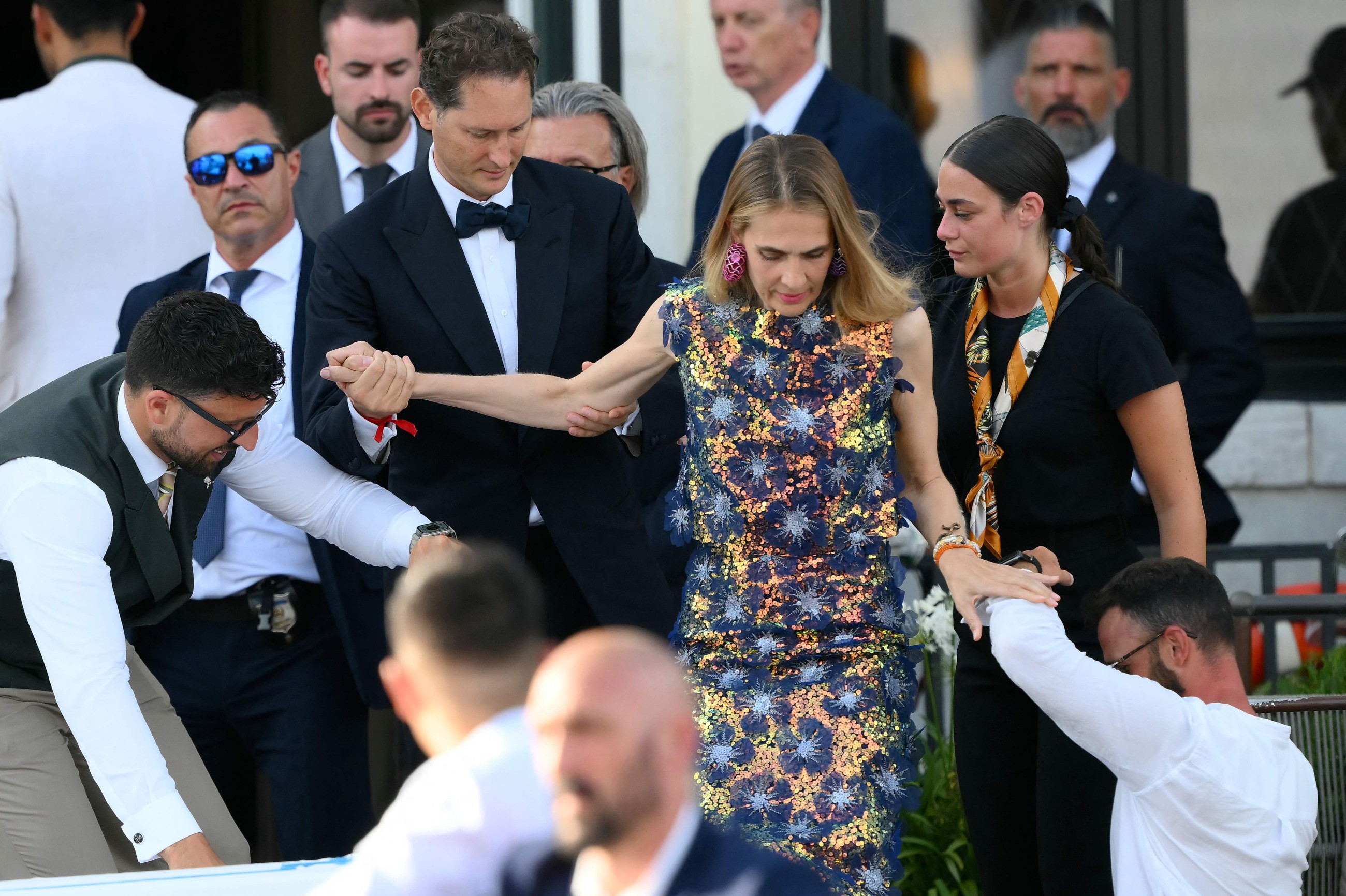 Newlyweds Bezos and Sanchez gear up for final party at Venice gala