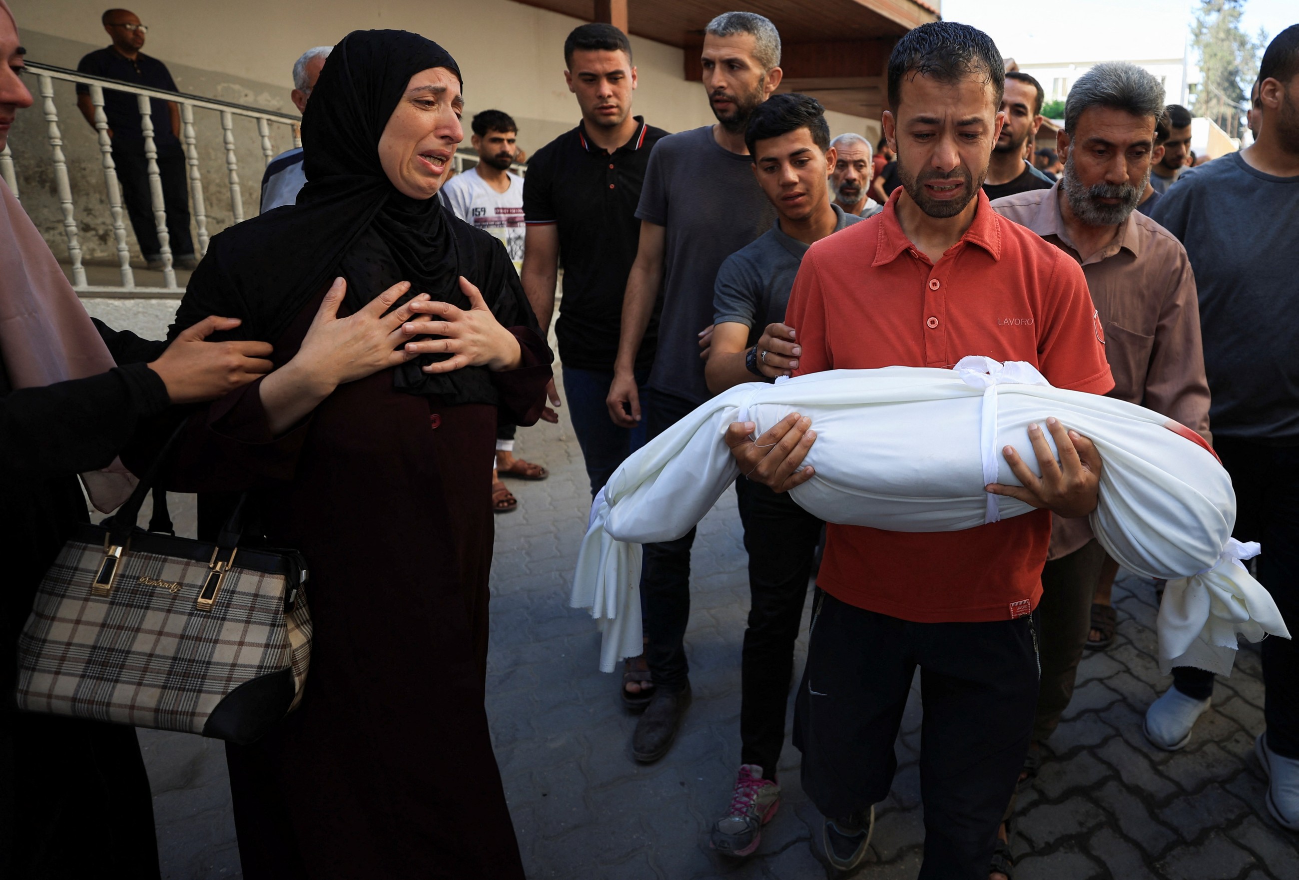 Israeli forces kill 37, including children, in Gaza