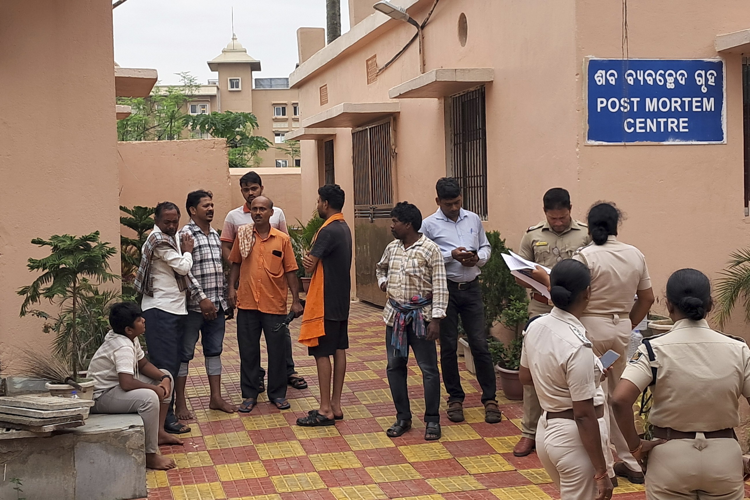 Festival stampede kills three near Indian temple