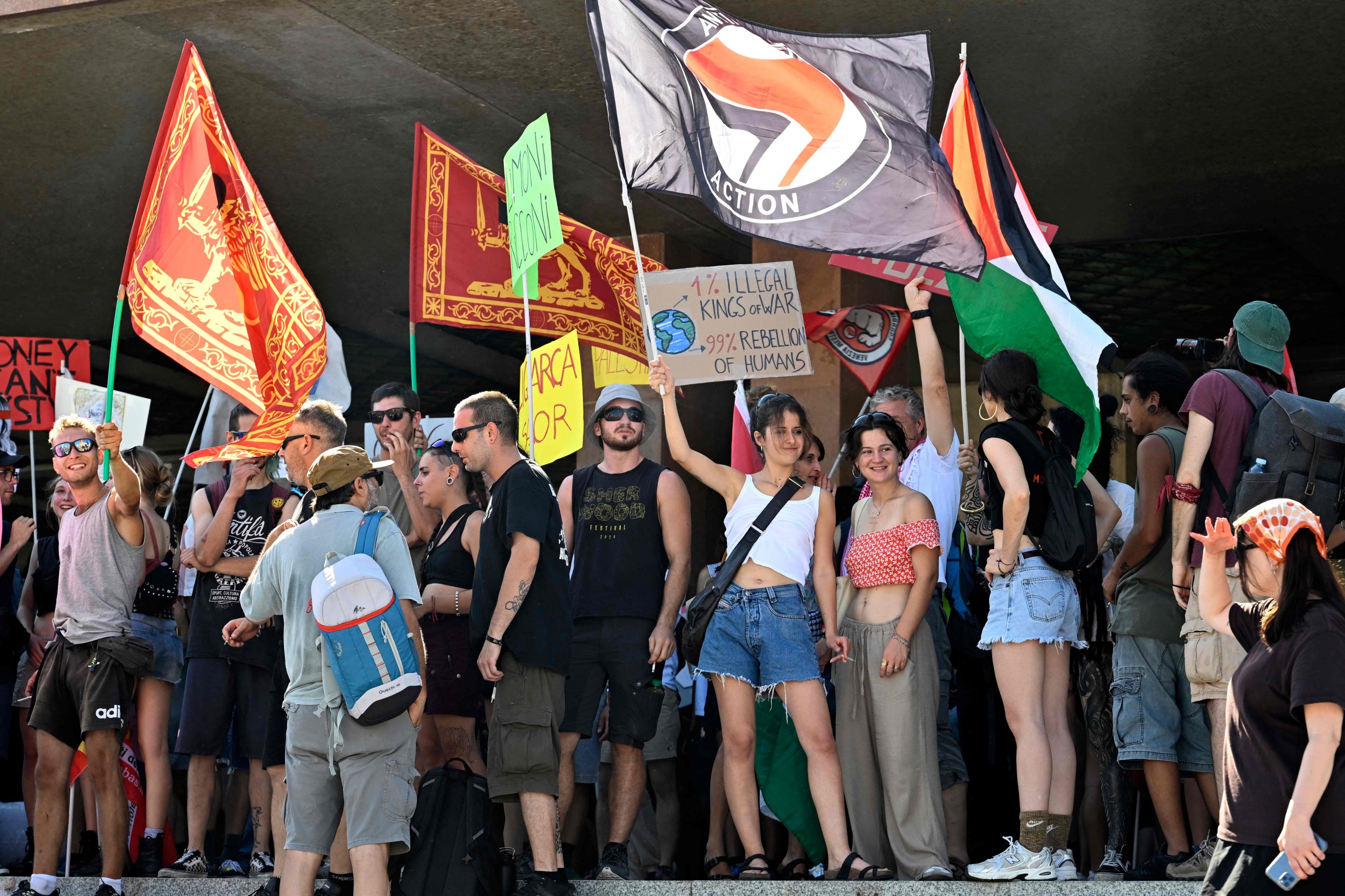 'Eat the rich:' Venice protests shadow billionaire Bezos wedding