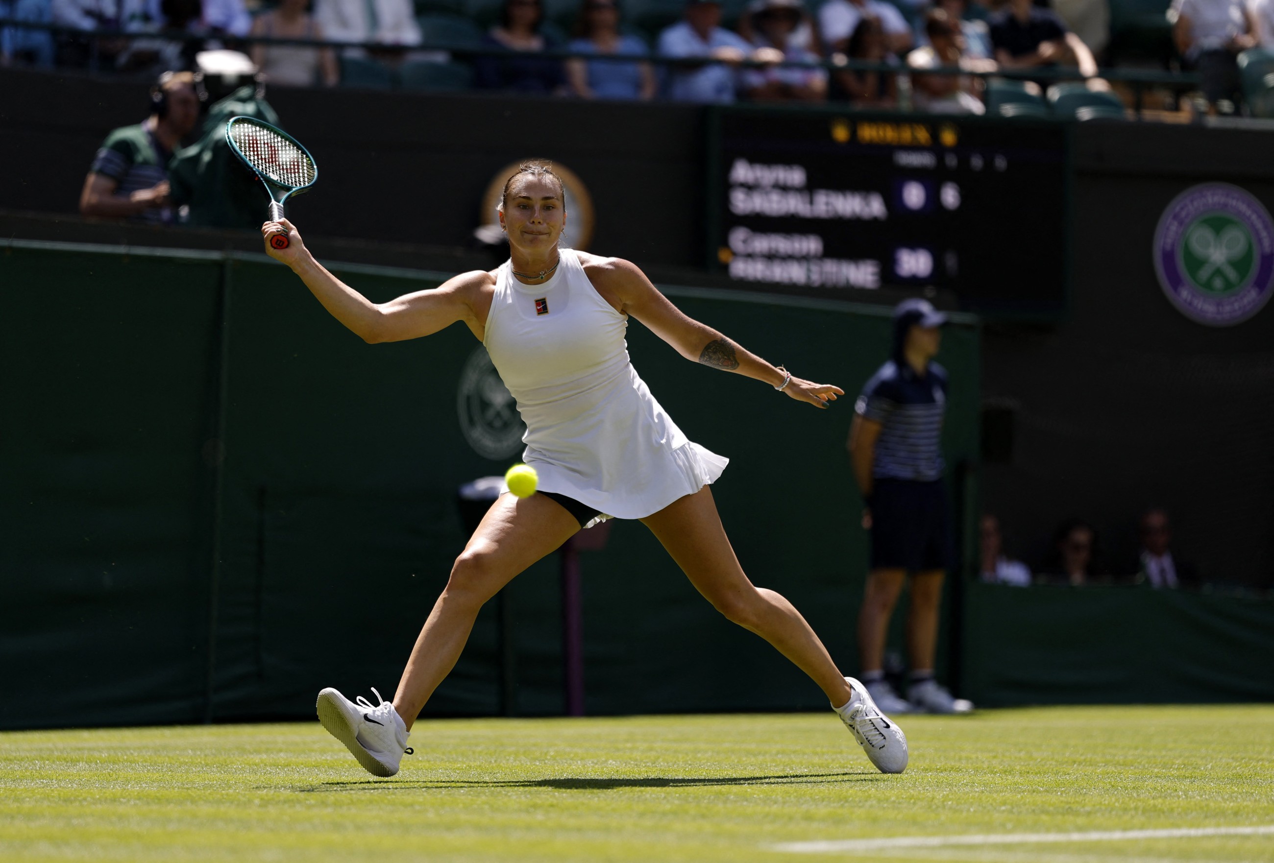 Alcaraz and Sabalenka cruise as Medvedev, Rune crash out