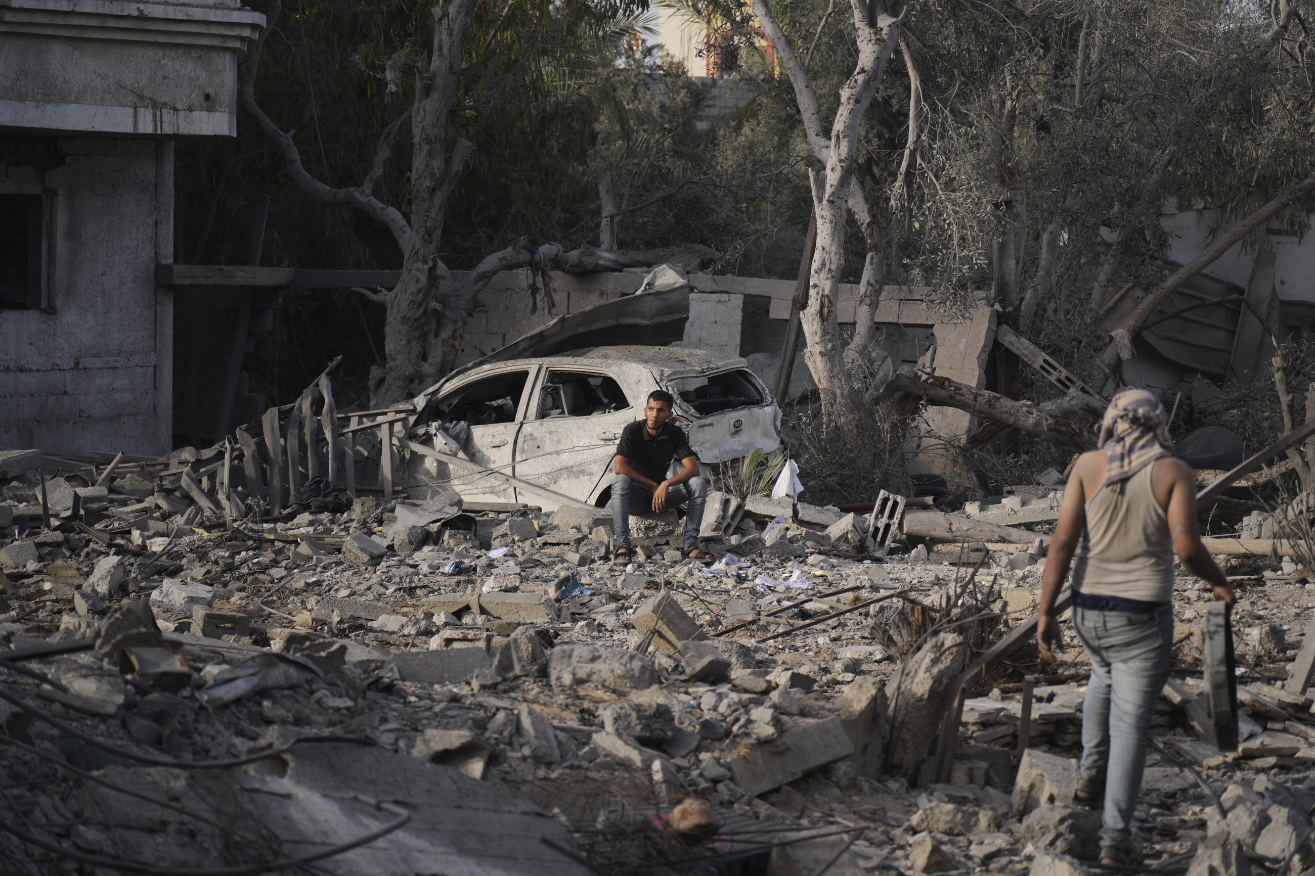 Israeli forces kill 74 more Palestinians in Gaza