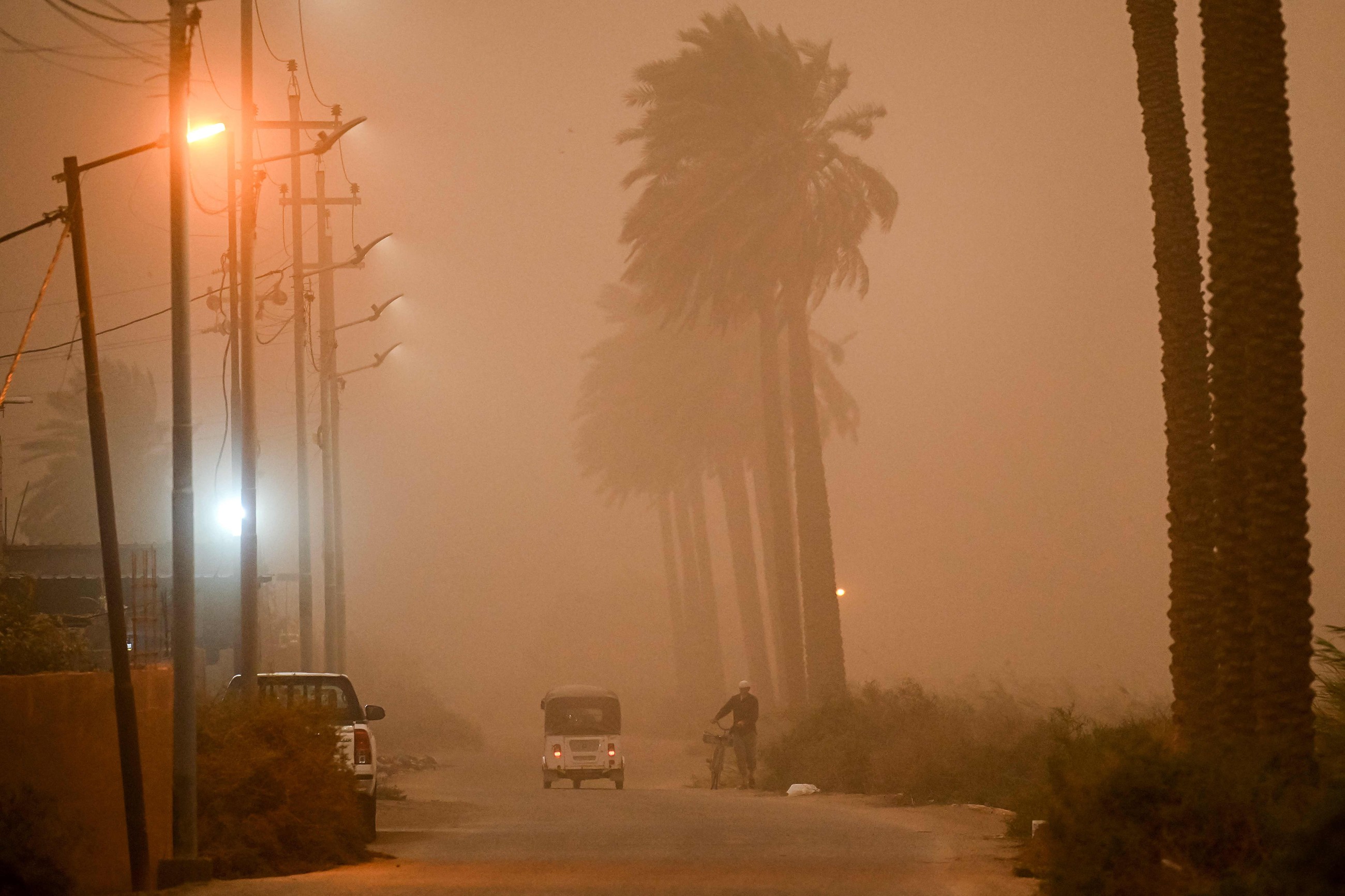 Dust storm leaves over 100 hospitalised in Iraq