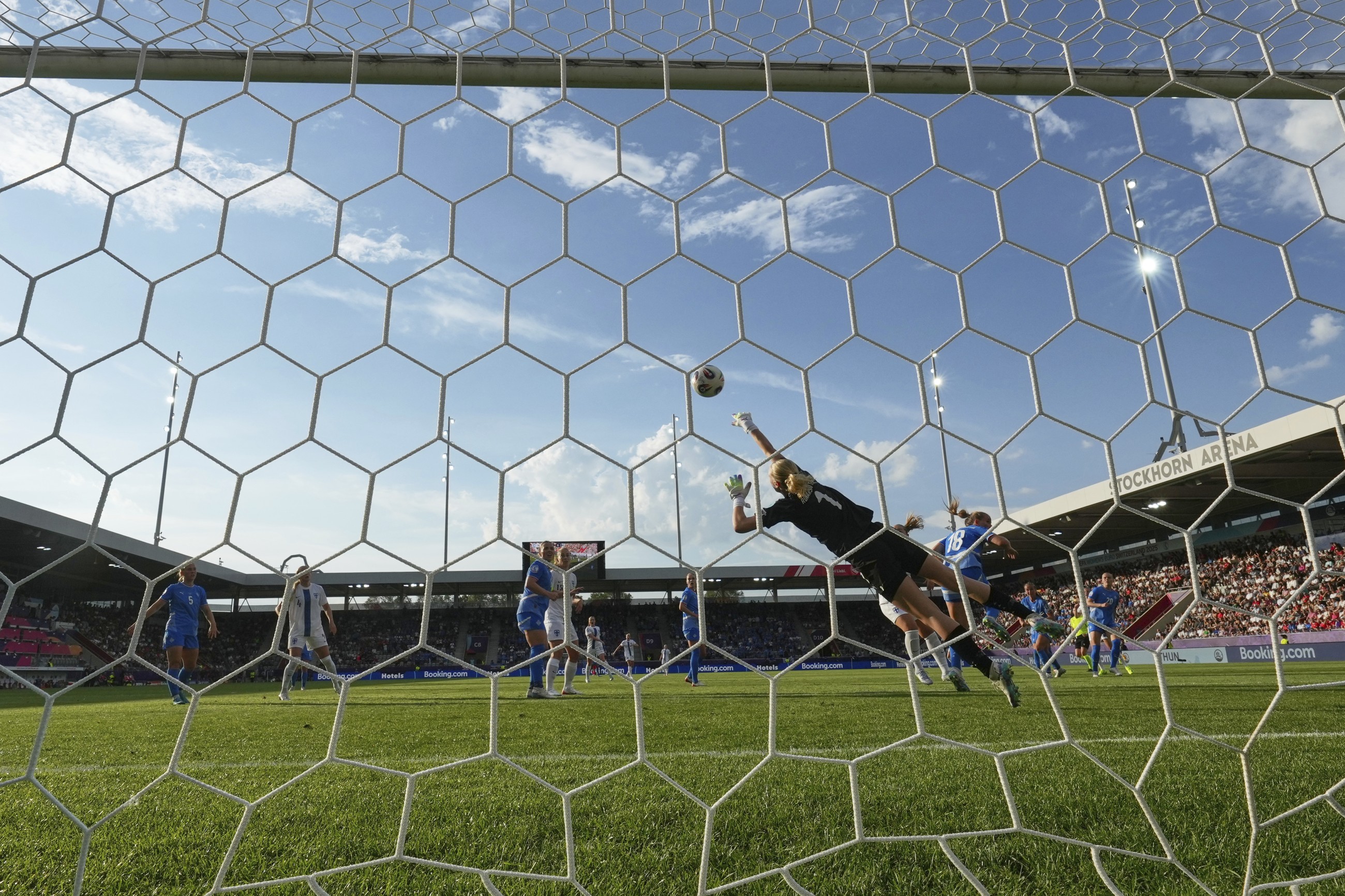 Kosola shines in Finland’s victory over 10-player Iceland at eves’ Euro opening tie
