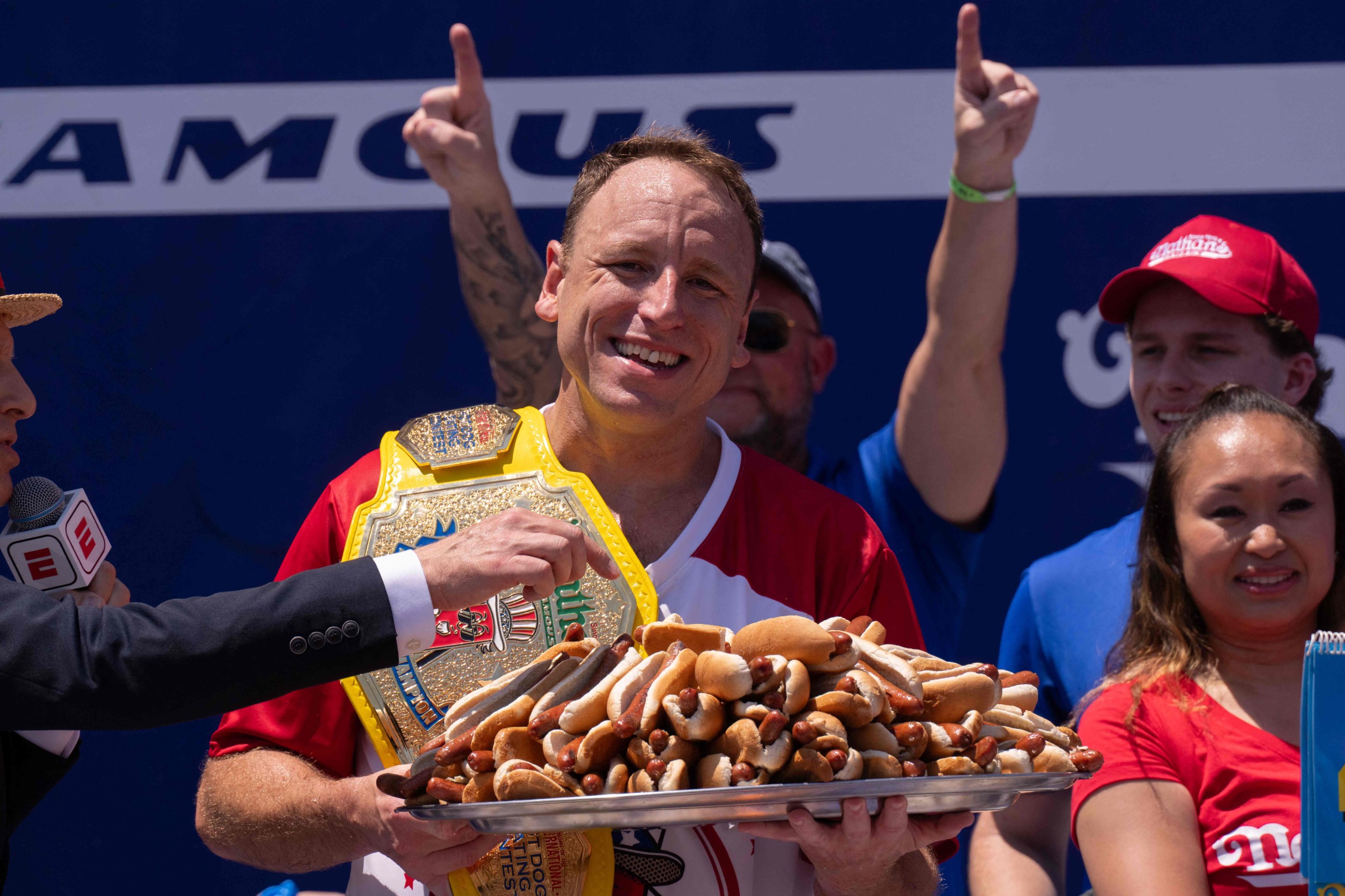 American consumes 70 hot dogs and buns in 10 minutes, wins July 4 contest
