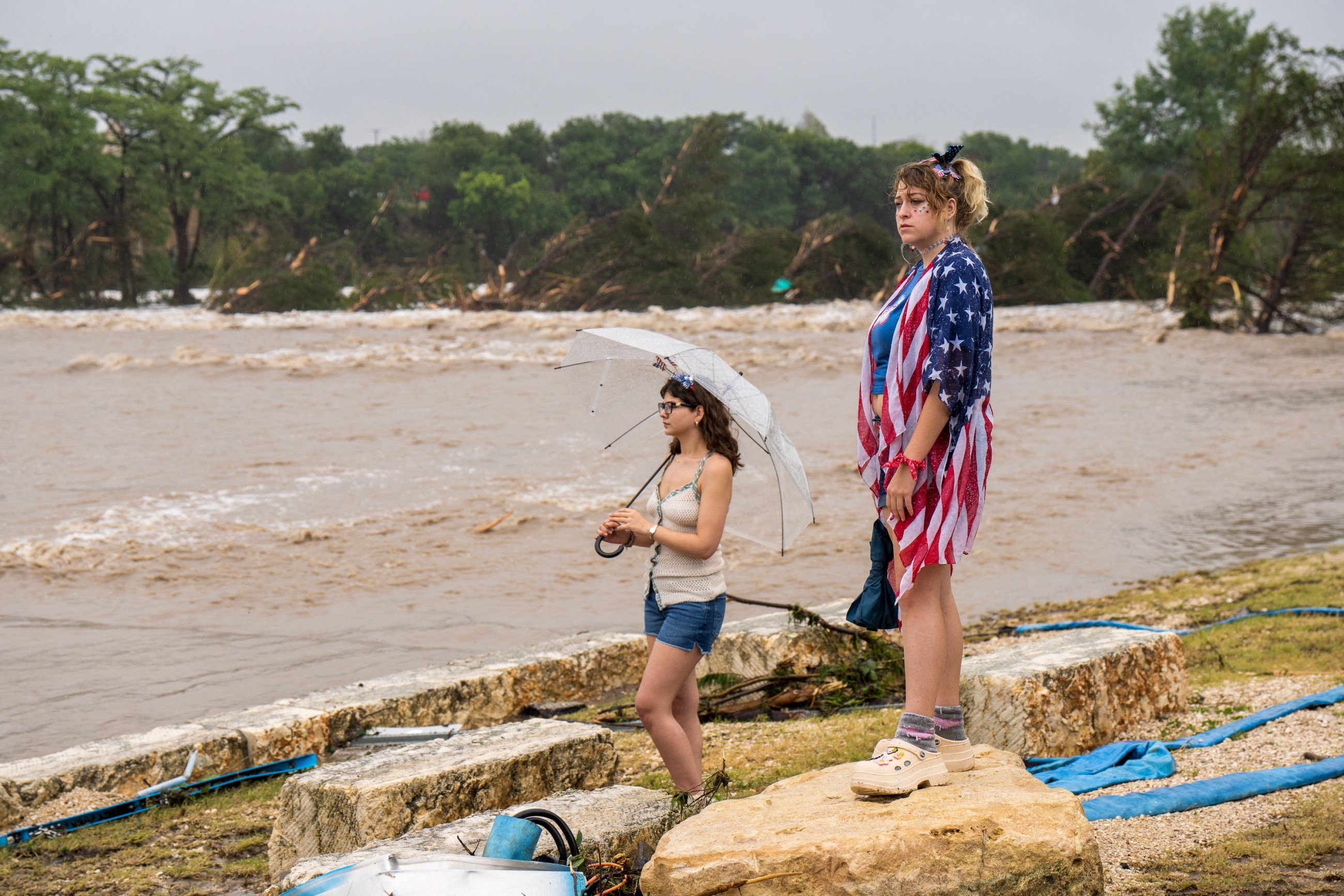 24 dead in Texas flash flooding; two dozen young campers missing