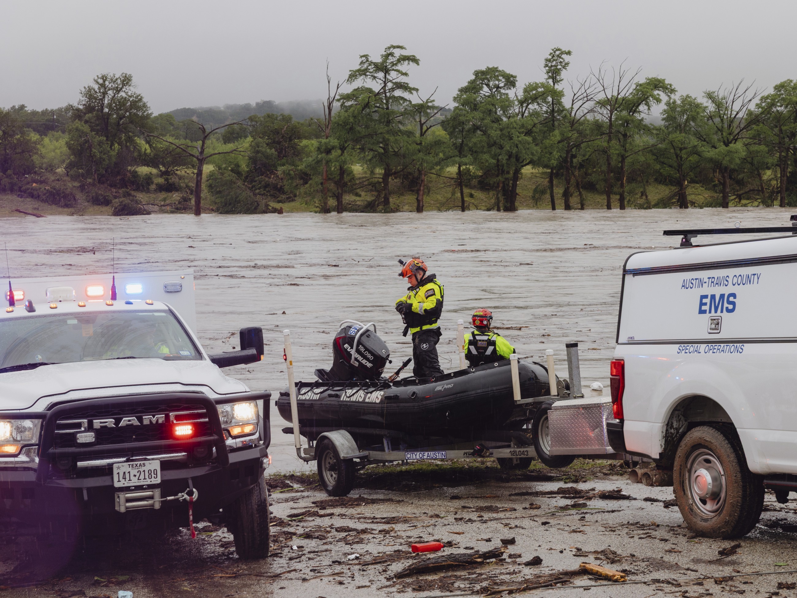 24 dead in Texas flash flooding; two dozen young campers missing