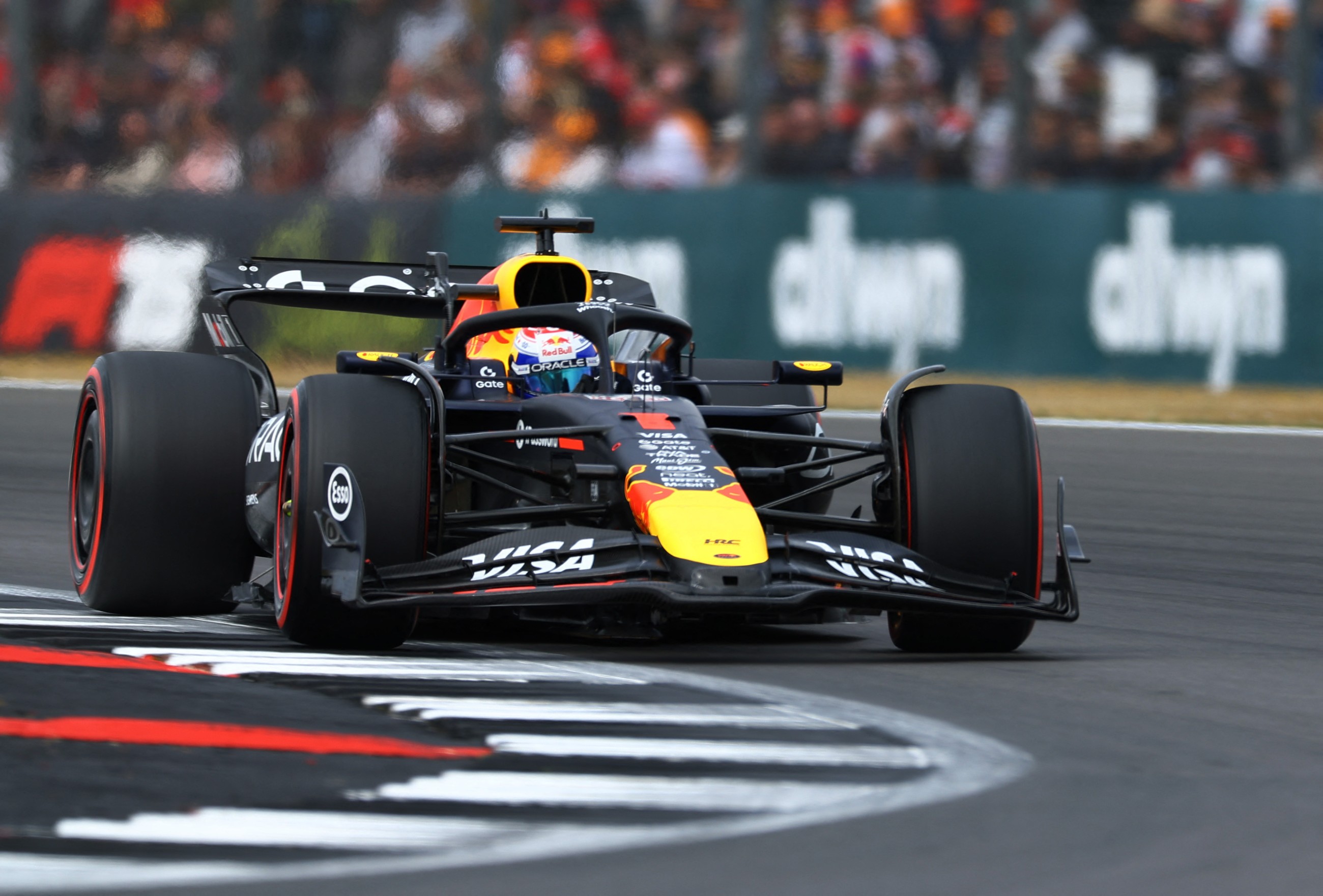 Verstappen pips Piastri for pole at British F1 Grand Prix
