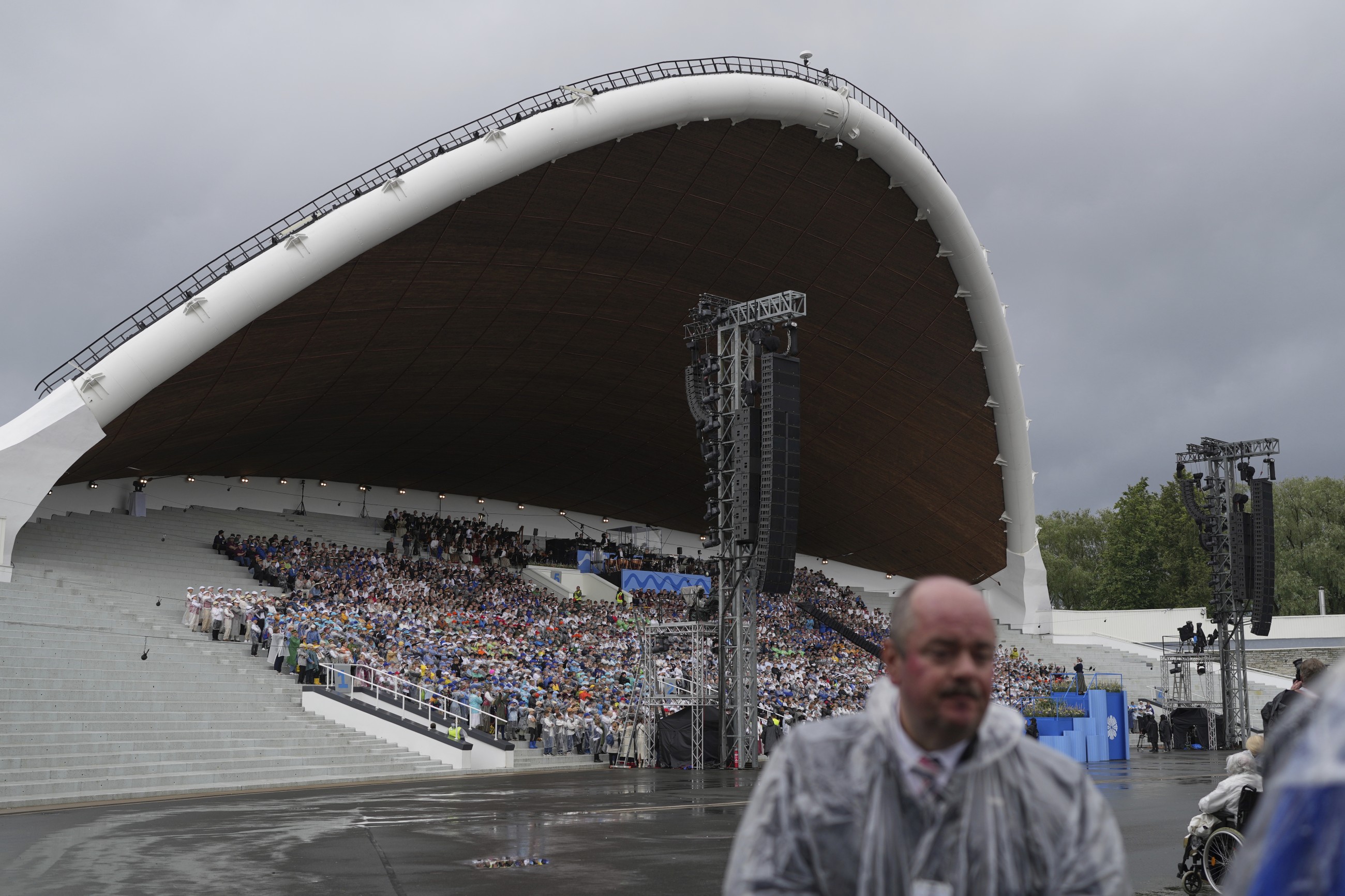 Thousands of voices unite in song at traditional choir festival celebrating Estonia's culture