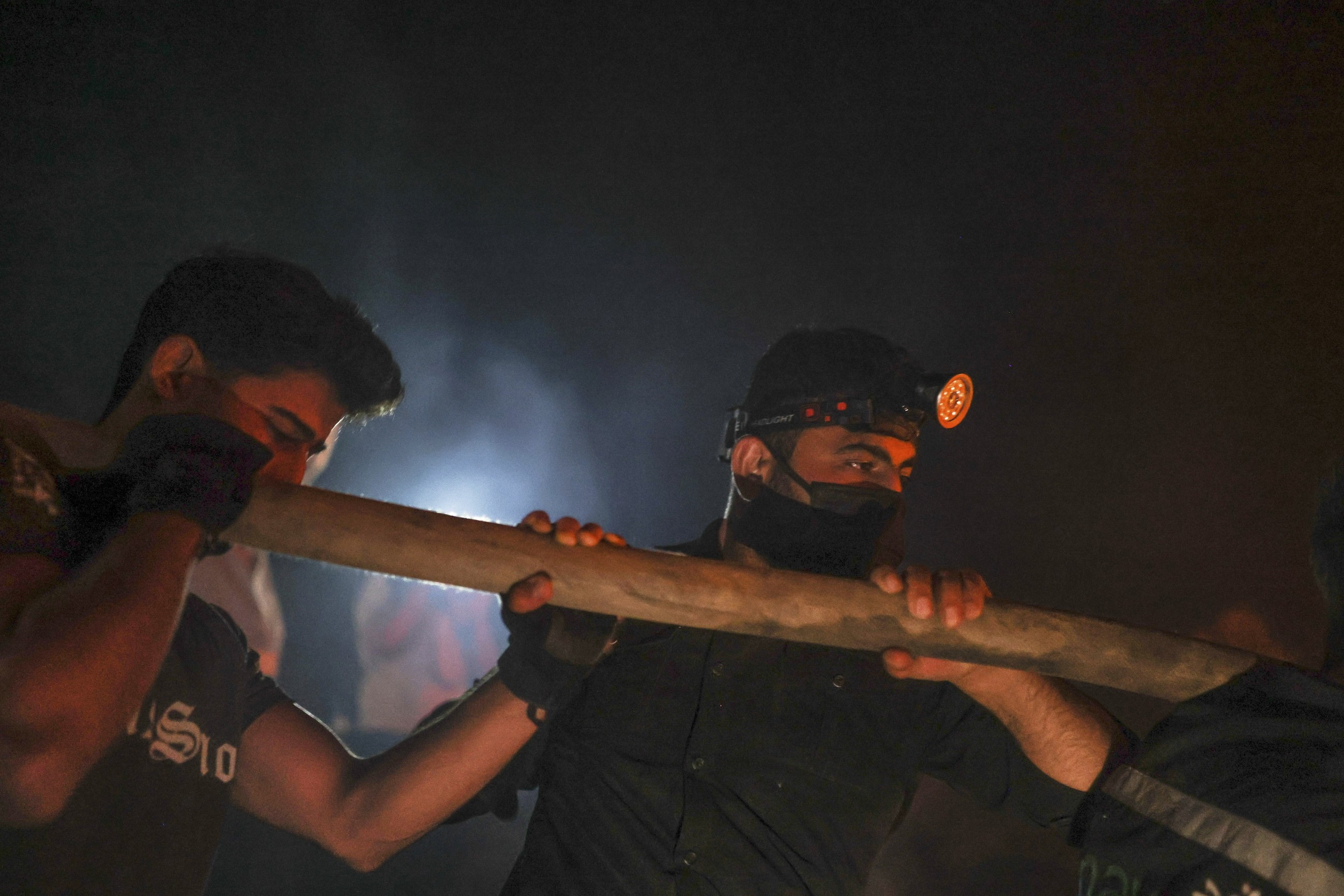 Syrian wildfires spread due to heavy winds and war remnants