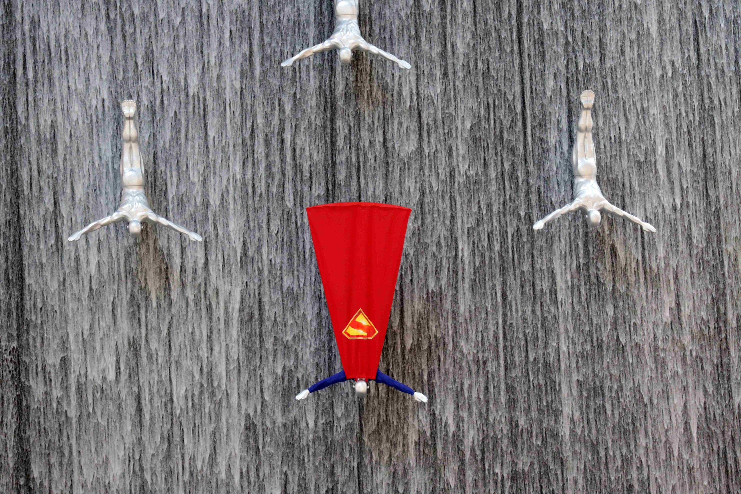 'Superman' wows Dubai Mall Waterfall visitors, to headline Burj Khalifa act tonight