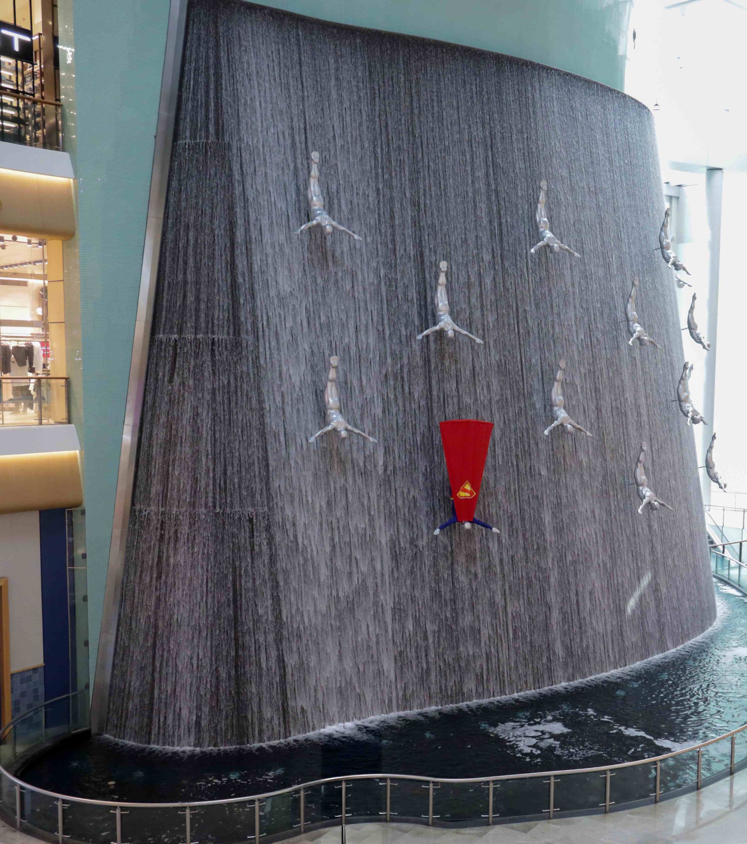 'Superman' wows Dubai Mall Waterfall visitors, to headline Burj Khalifa act tonight