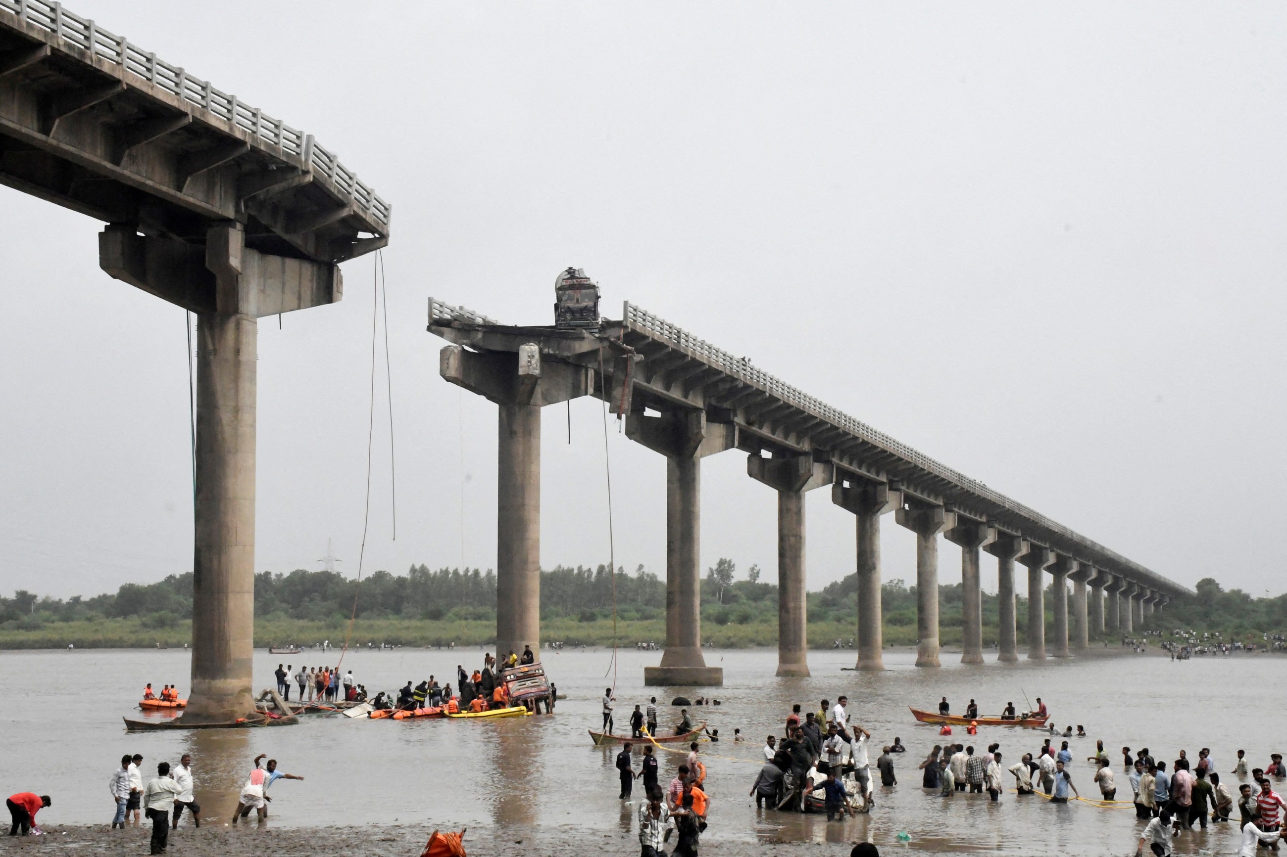 Bridge collapse kills 9 in Gujarat, survivors recall horror