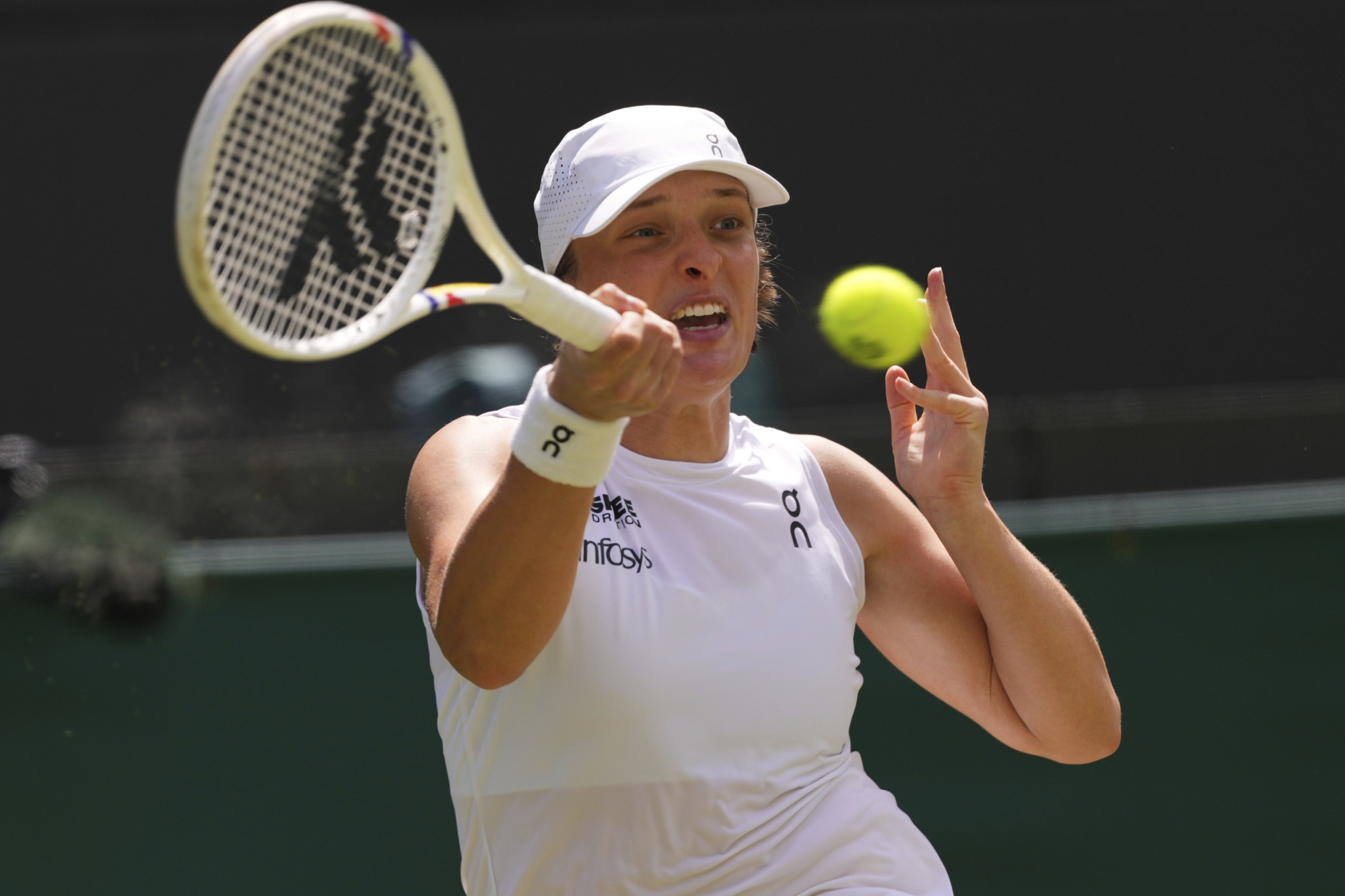 Swiatek bludgeons Samsonova to reach 1st semis as Bencic moves into Wimbledon last 4, Sinner triumphs