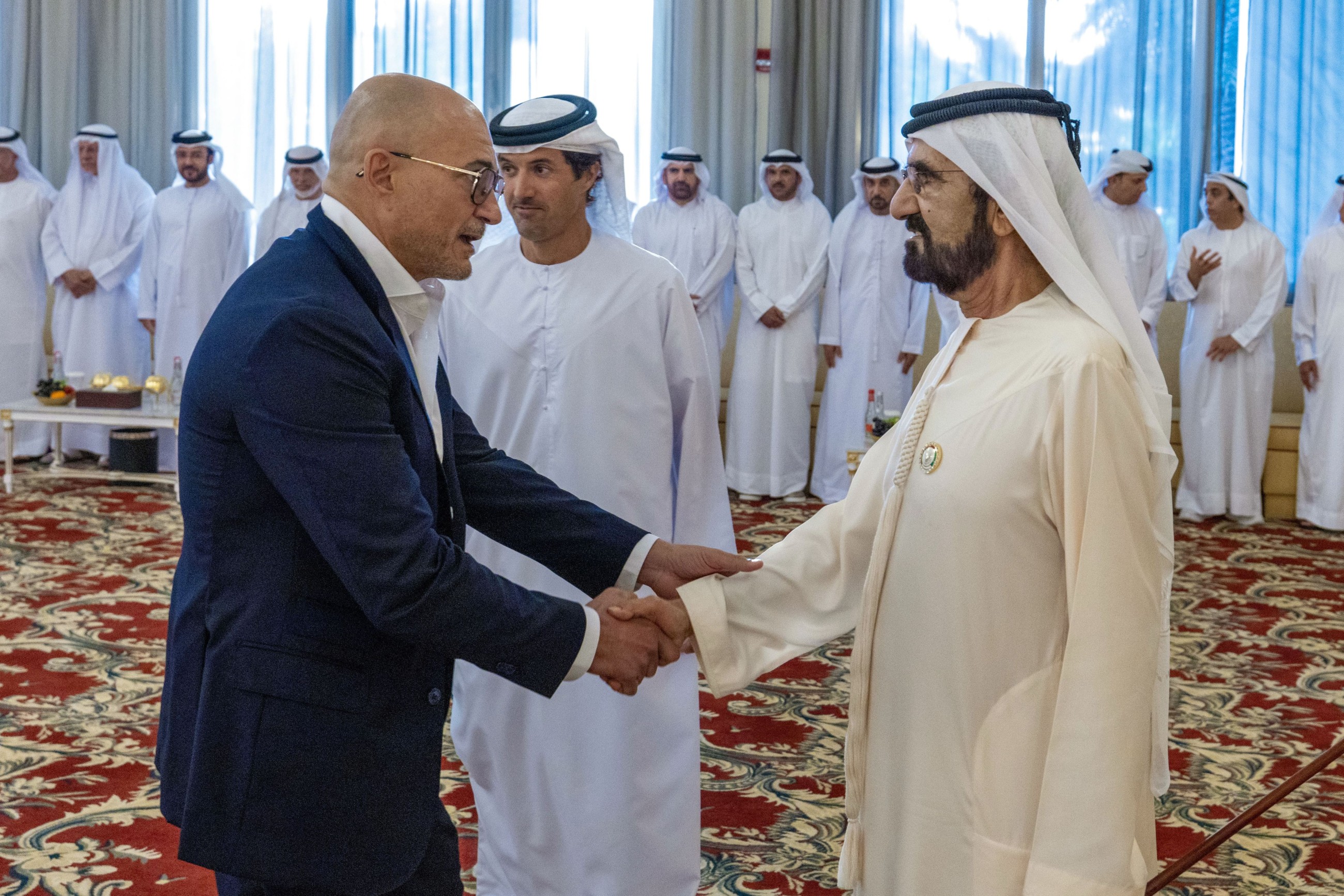 Sheikh Mohammed meets prominent citizens, business leaders, investors, officials