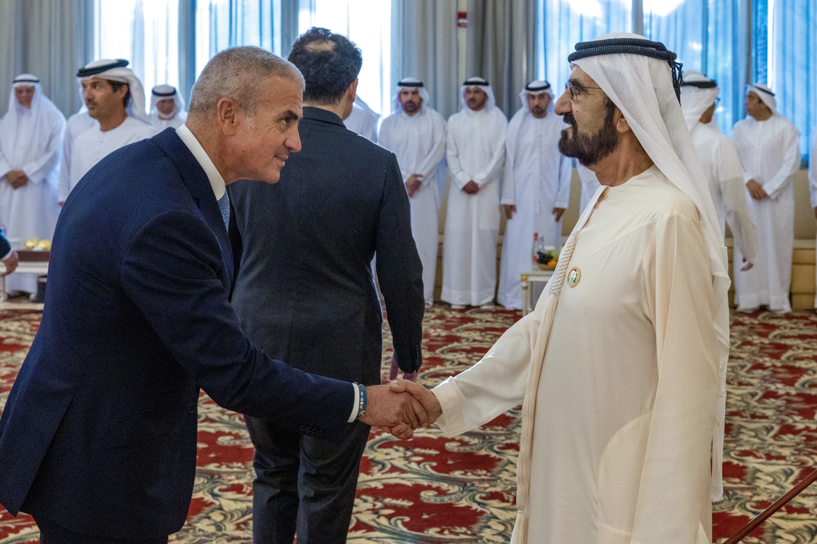 Sheikh Mohammed meets prominent citizens, business leaders, investors, officials