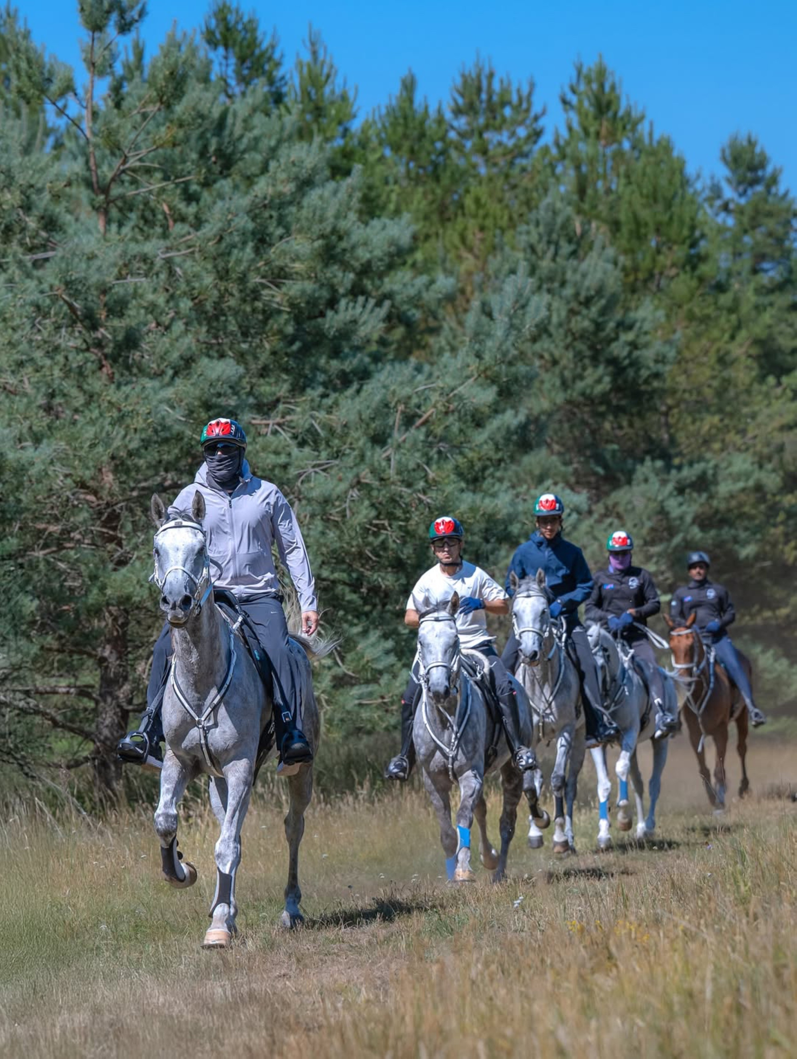 VIDEO: Sheikh Hamdan rides horse during his vacation in English countryside