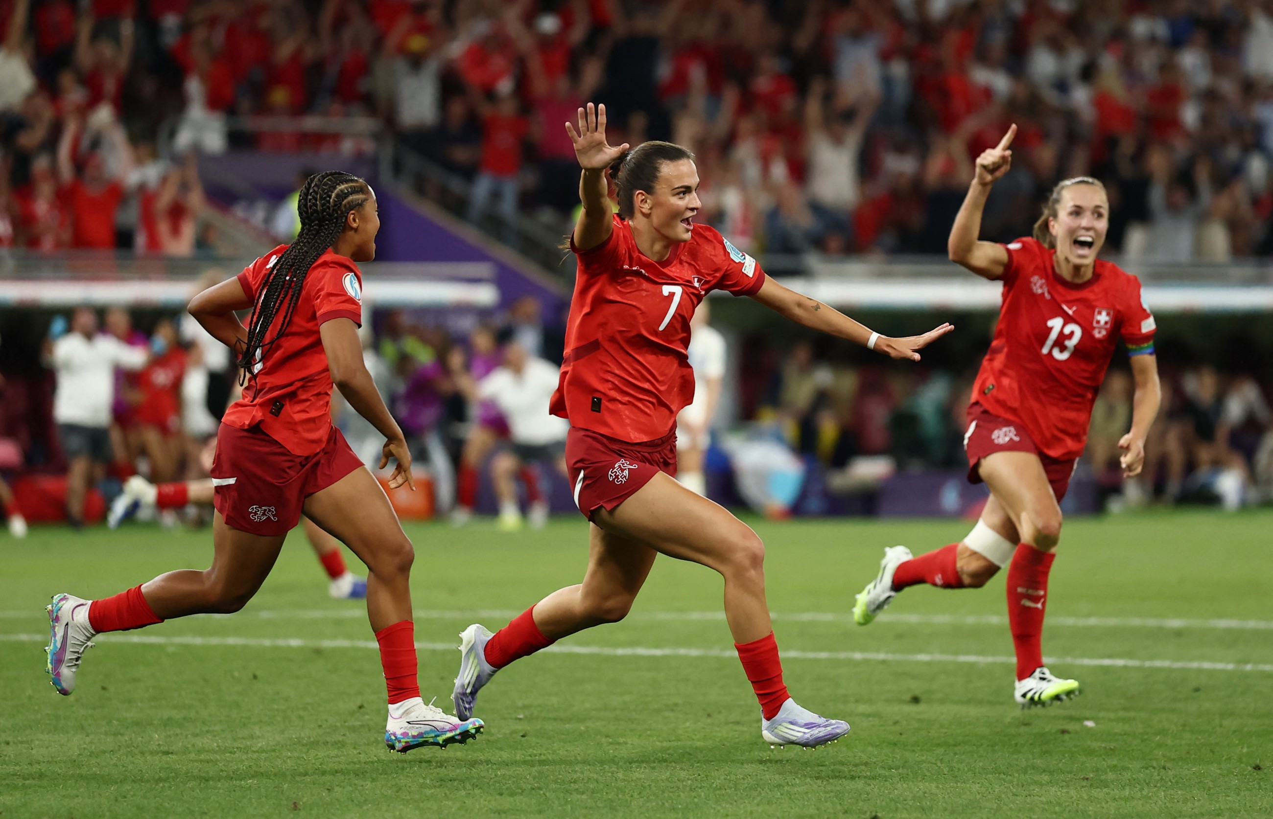 Switzerland, Norway book Euro quarter-final berths