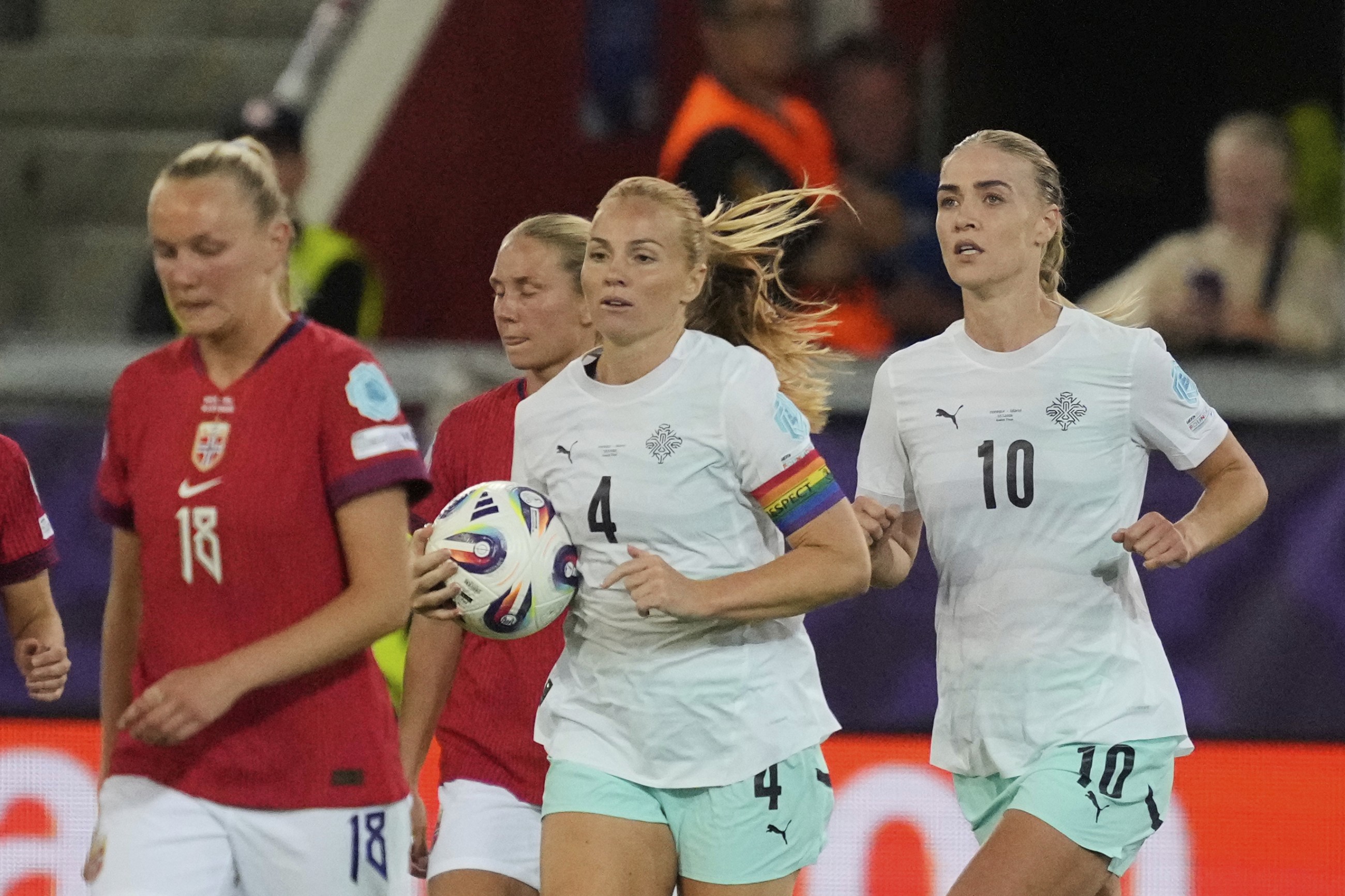 Switzerland, Norway book Euro quarter-final berths
