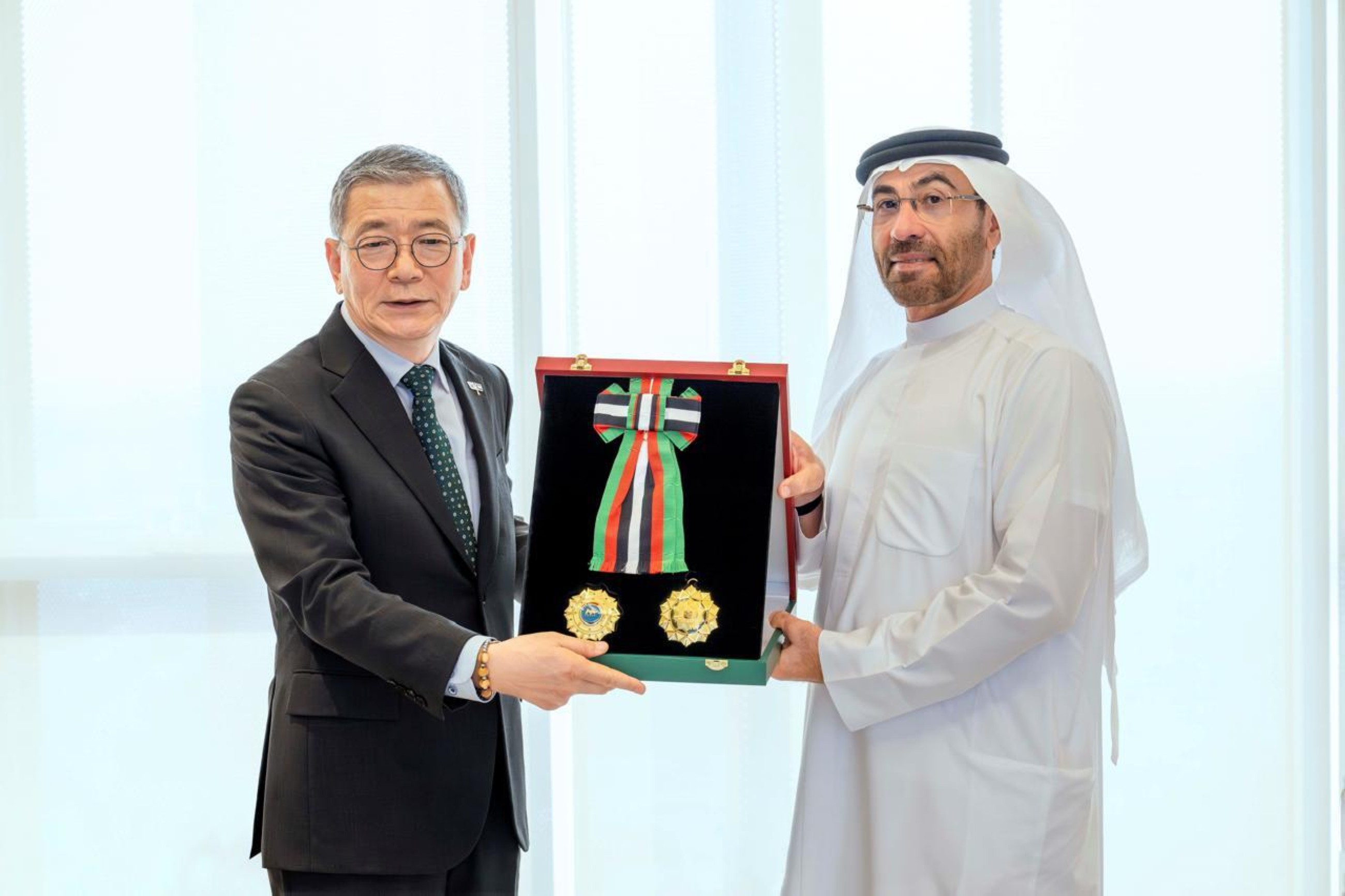 Sheikh Mohamed Bin Zayed confers First Class Order of Independence on Korean ambassador