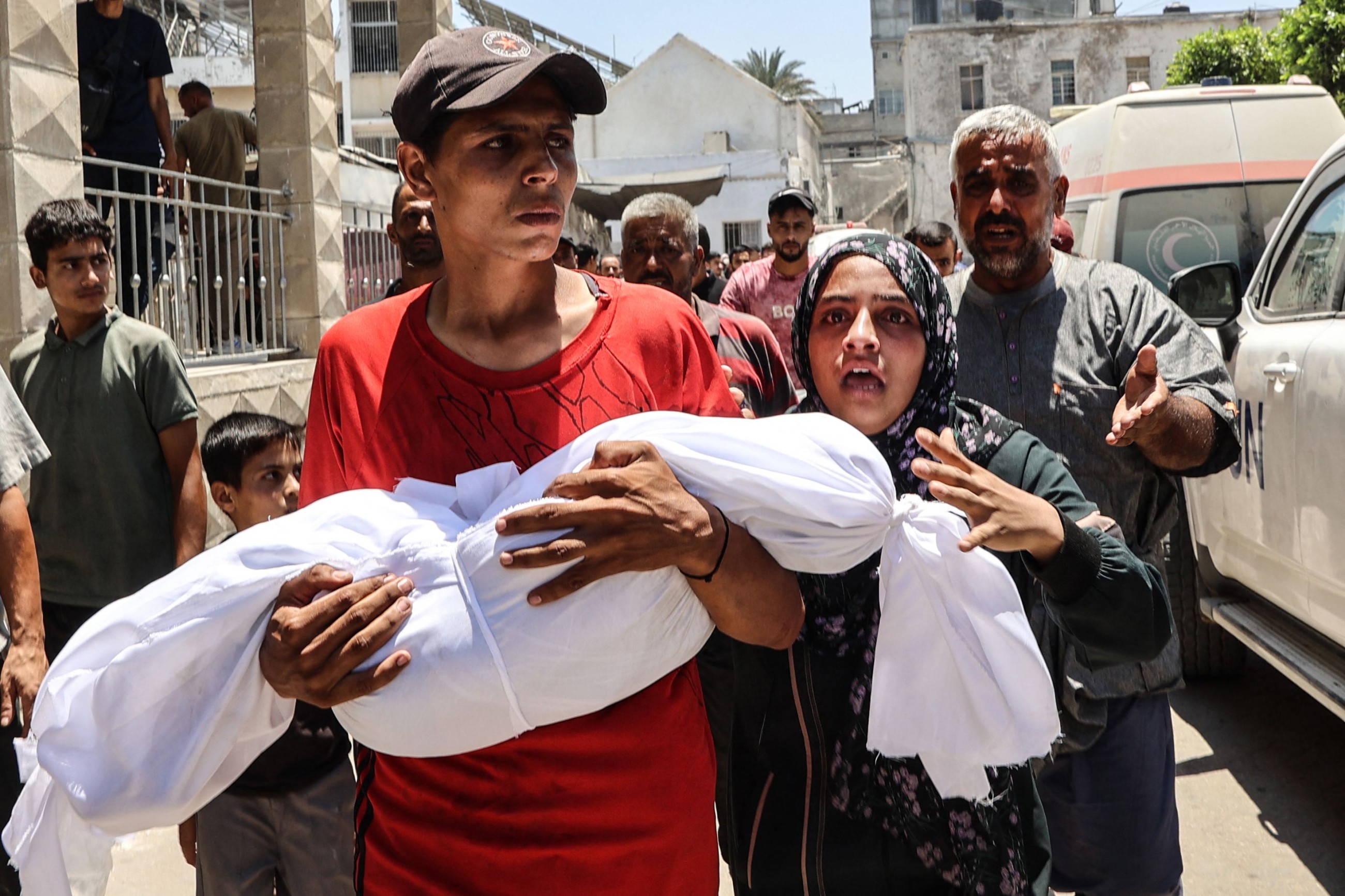 Israeli missile hits Gaza children collecting water