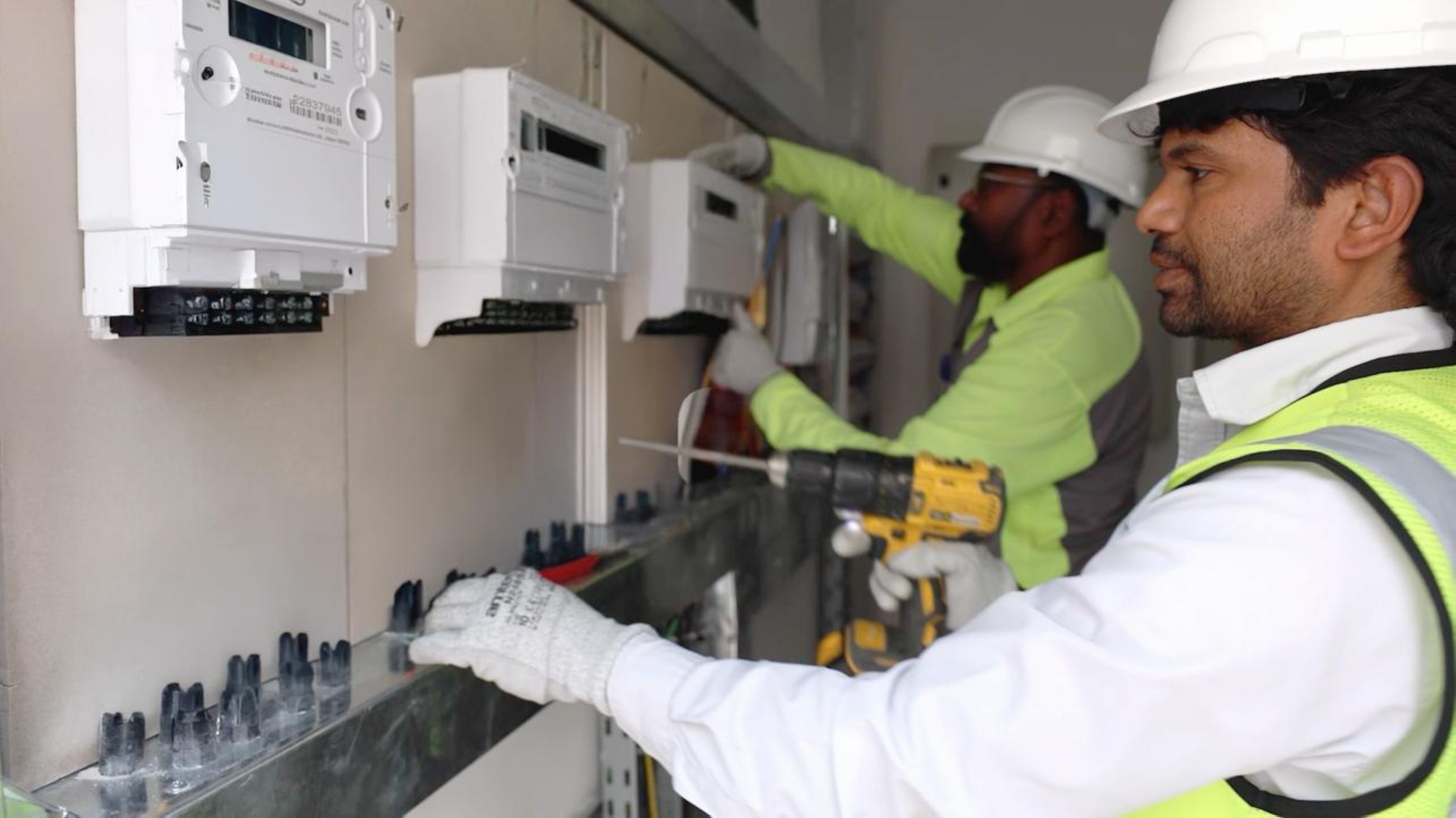 Sharjah completes installation and replacement of 181,000 old electric meters with smart ones