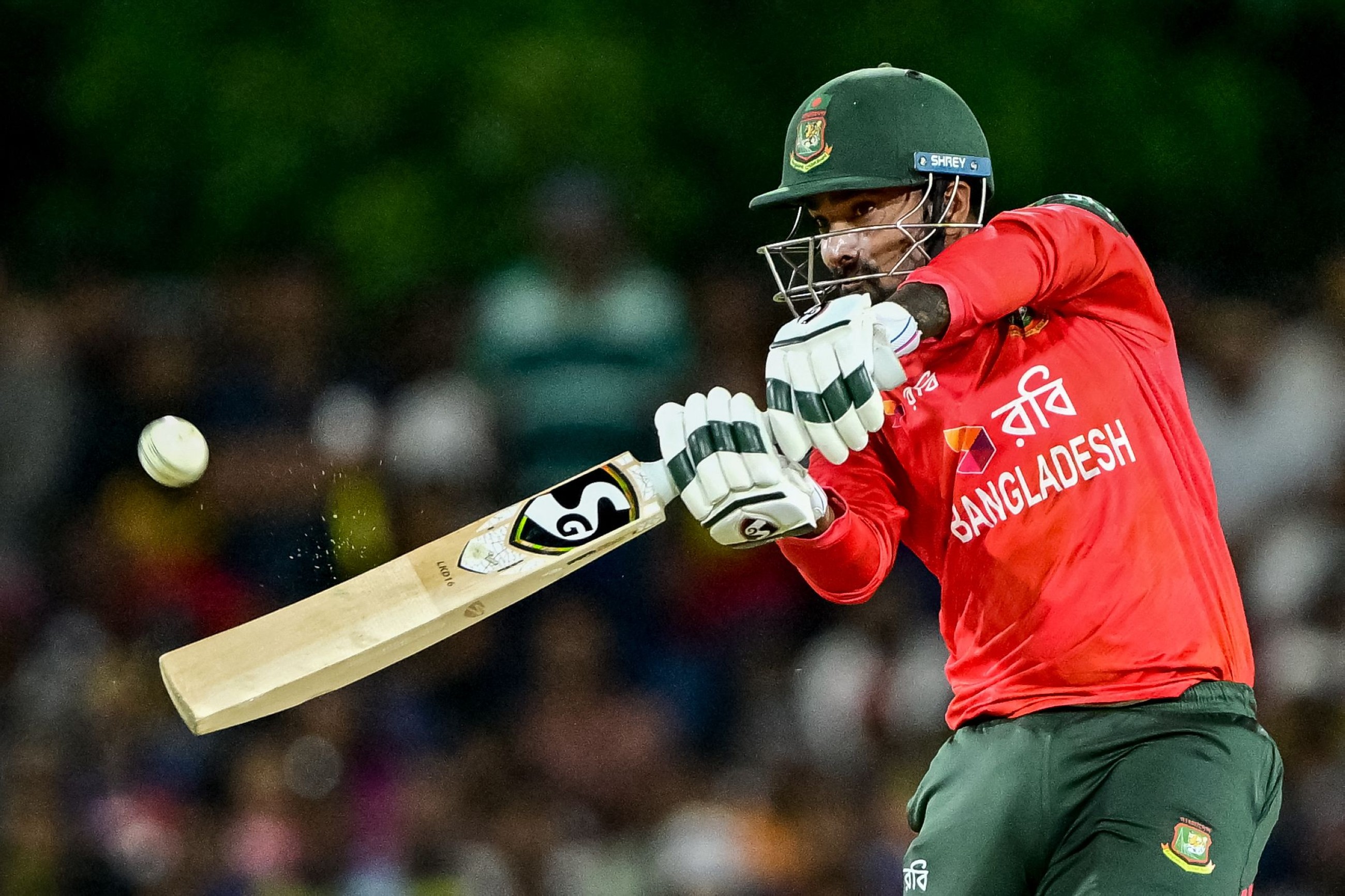 Bangladesh level Twenty20 series with thumping win over Sri Lanka