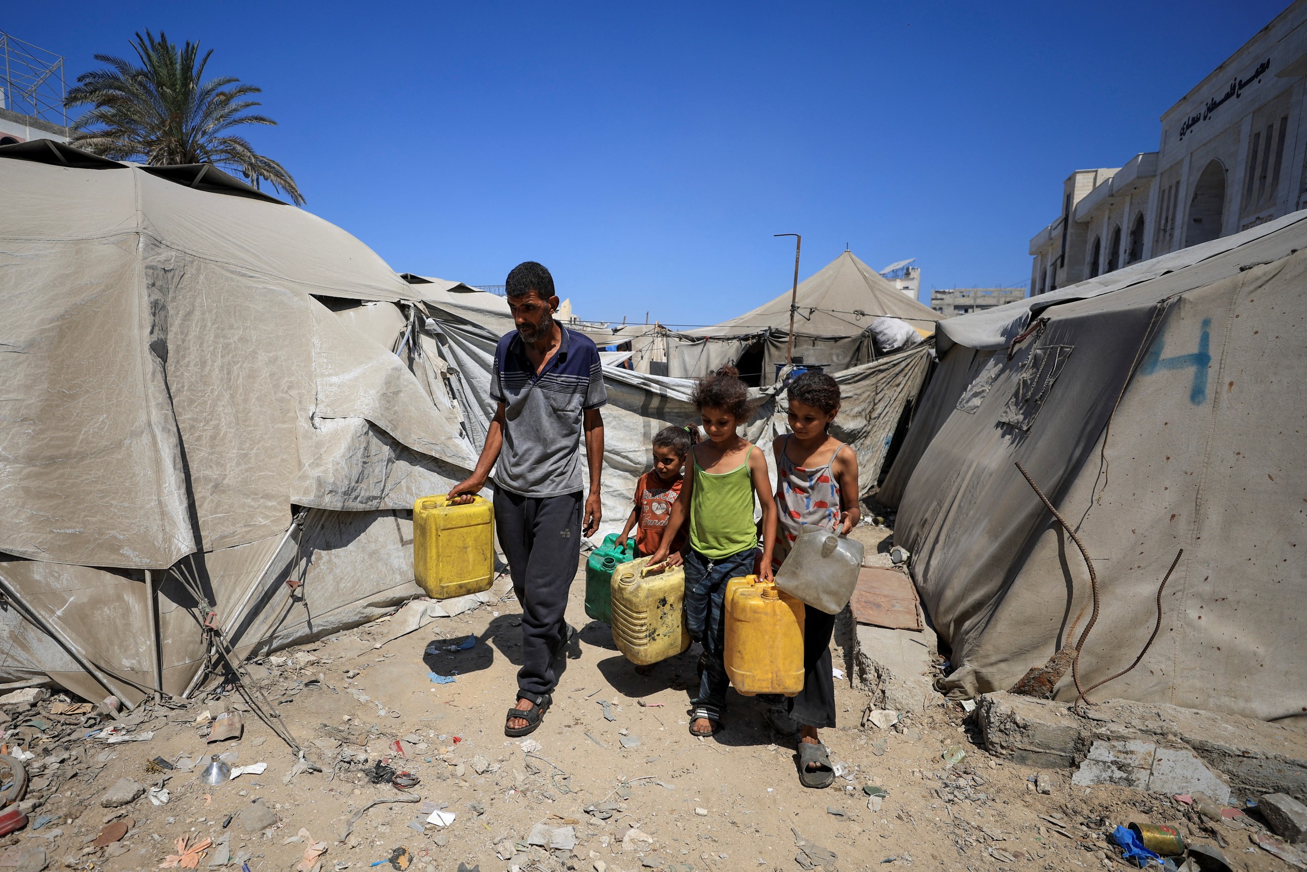 Children among 700 Palestinians killed waiting to get water in Gaza