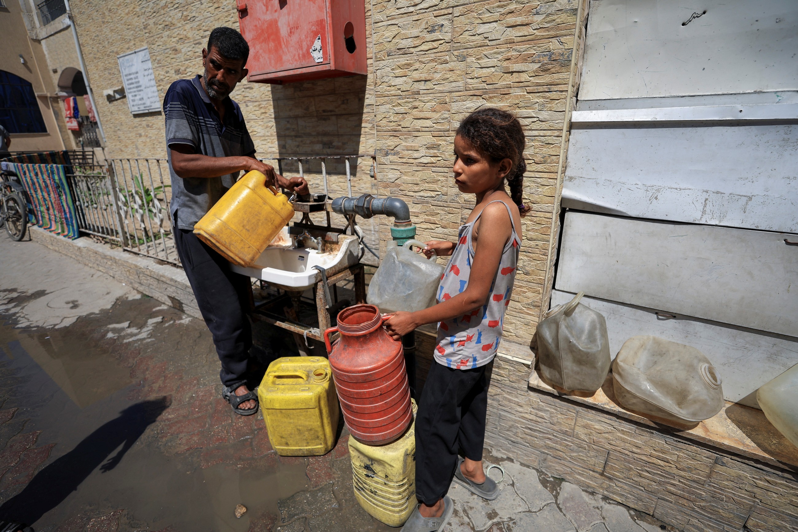 Children among 700 Palestinians killed waiting to get water in Gaza