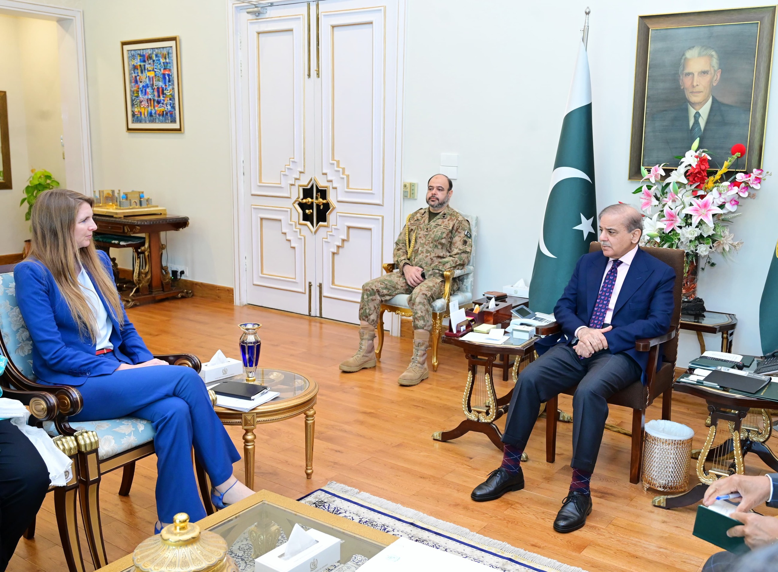 Britain launches digital eVisa for Pakistani students, workers
