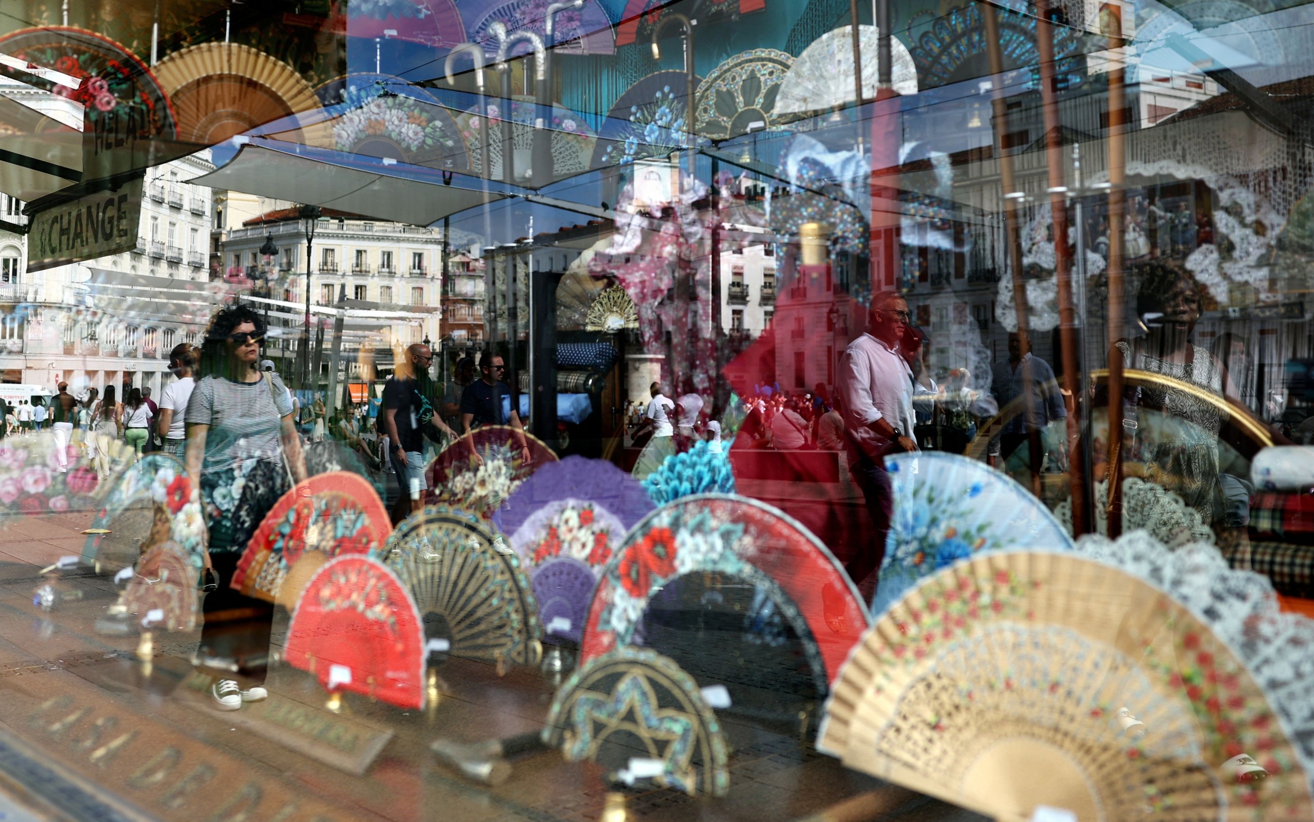 This is why handheld fans in Spain are enjoying undimmed popularity