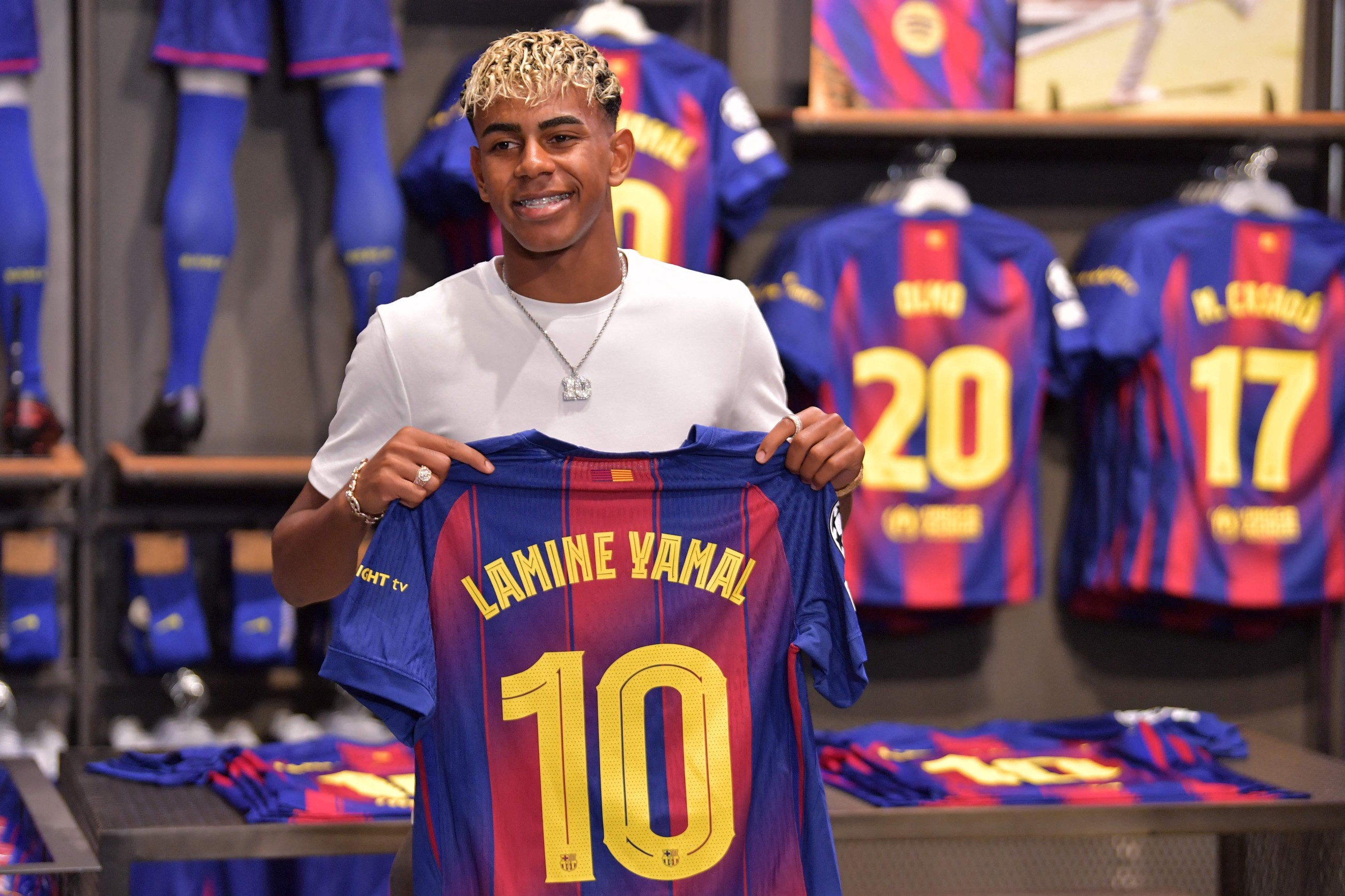 Yamal inherits Barcelona's iconic number 10 jersey