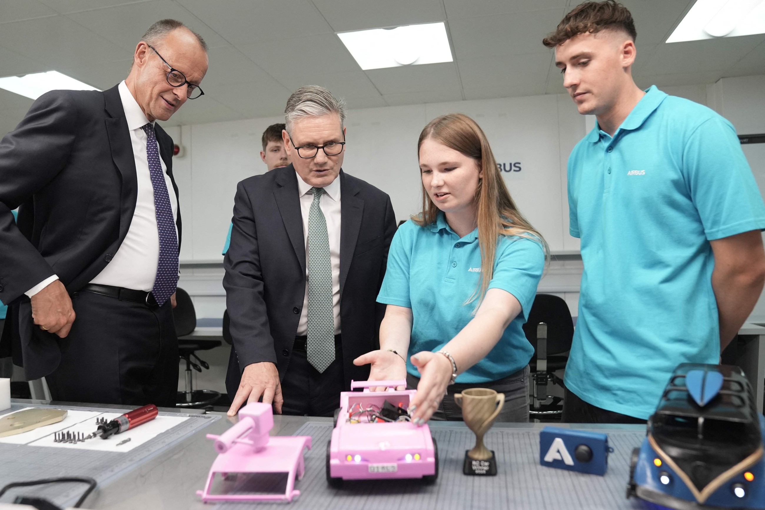 UK to lower voting age to 16 in landmark electoral reform