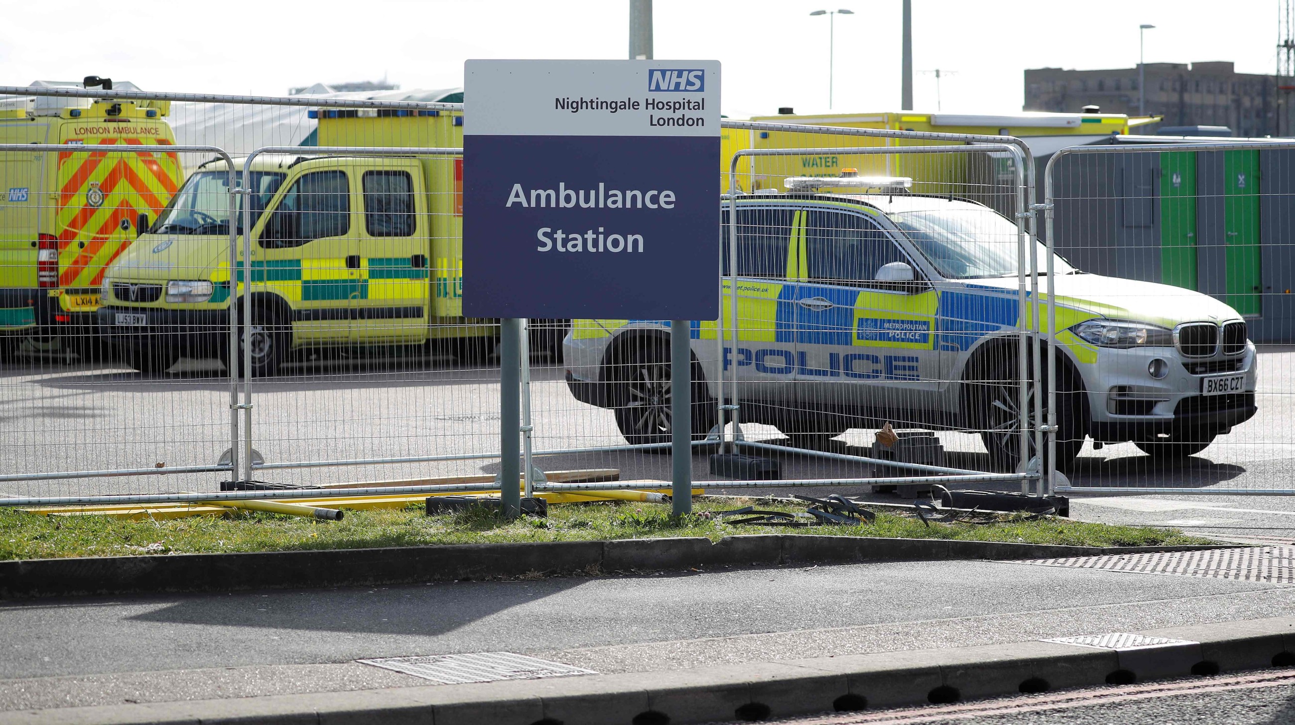 Multiple casualties in UK school bus crash, say police