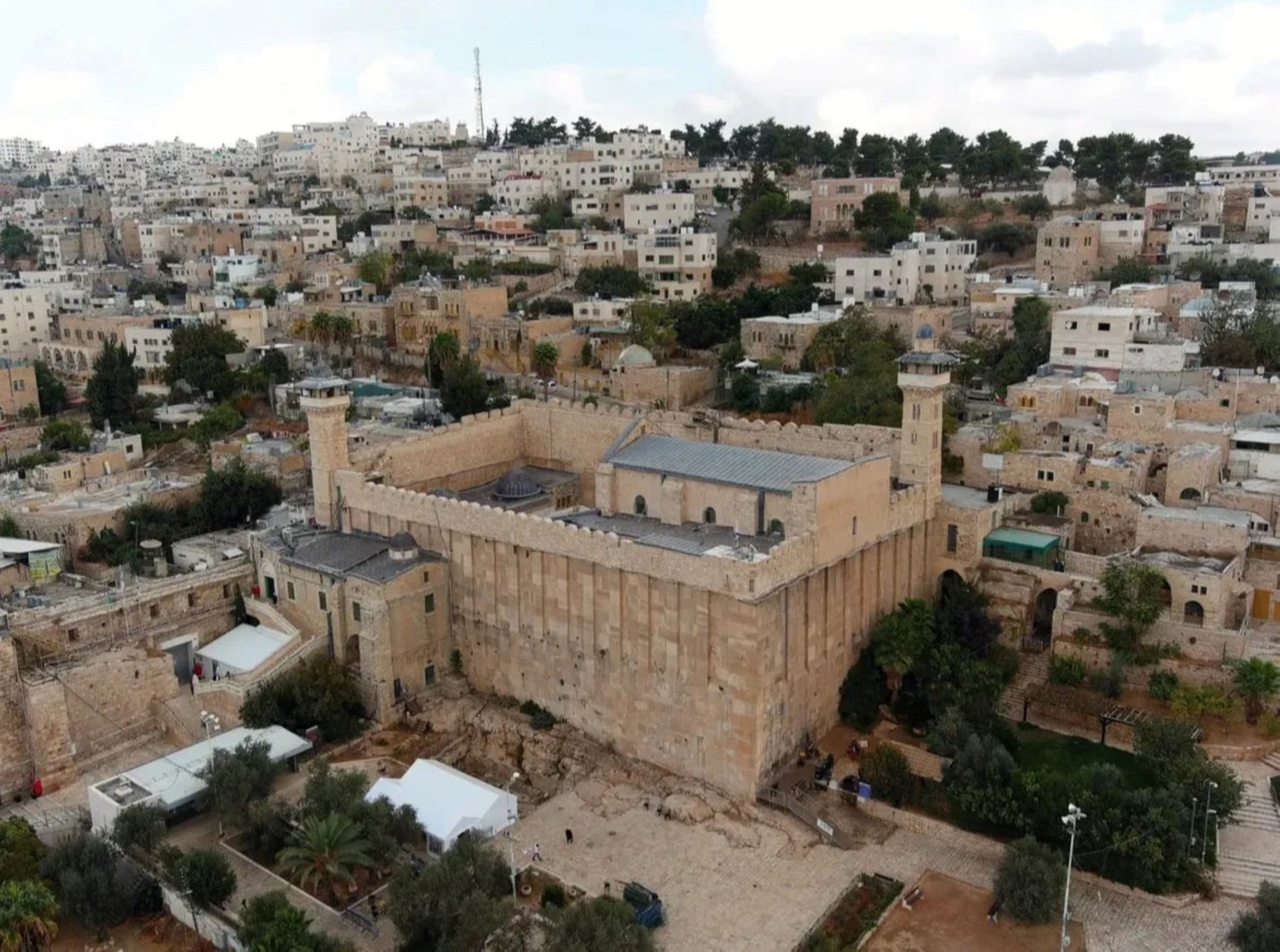 Muslim Council of Elders condemns, rejects Israeli plans to control Ibrahimi Mosque
