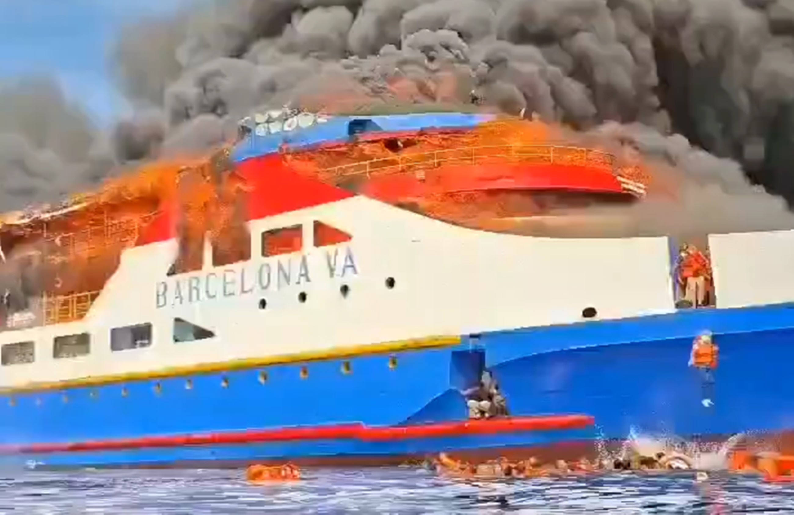 VIDEO: Indonesia passenger ferry fire kills five as hundreds rescued