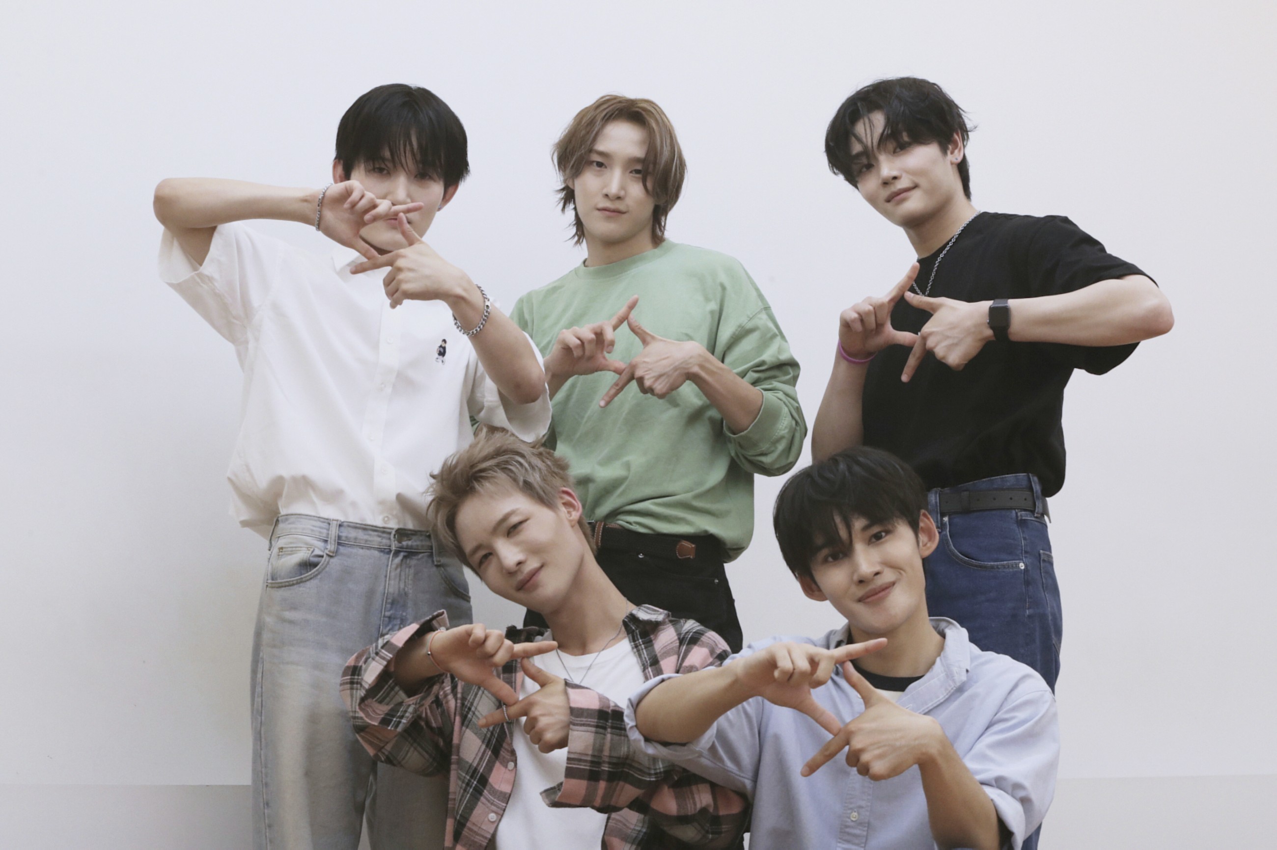 K-pop band 1VERSE debuts with two N. Korean defector members