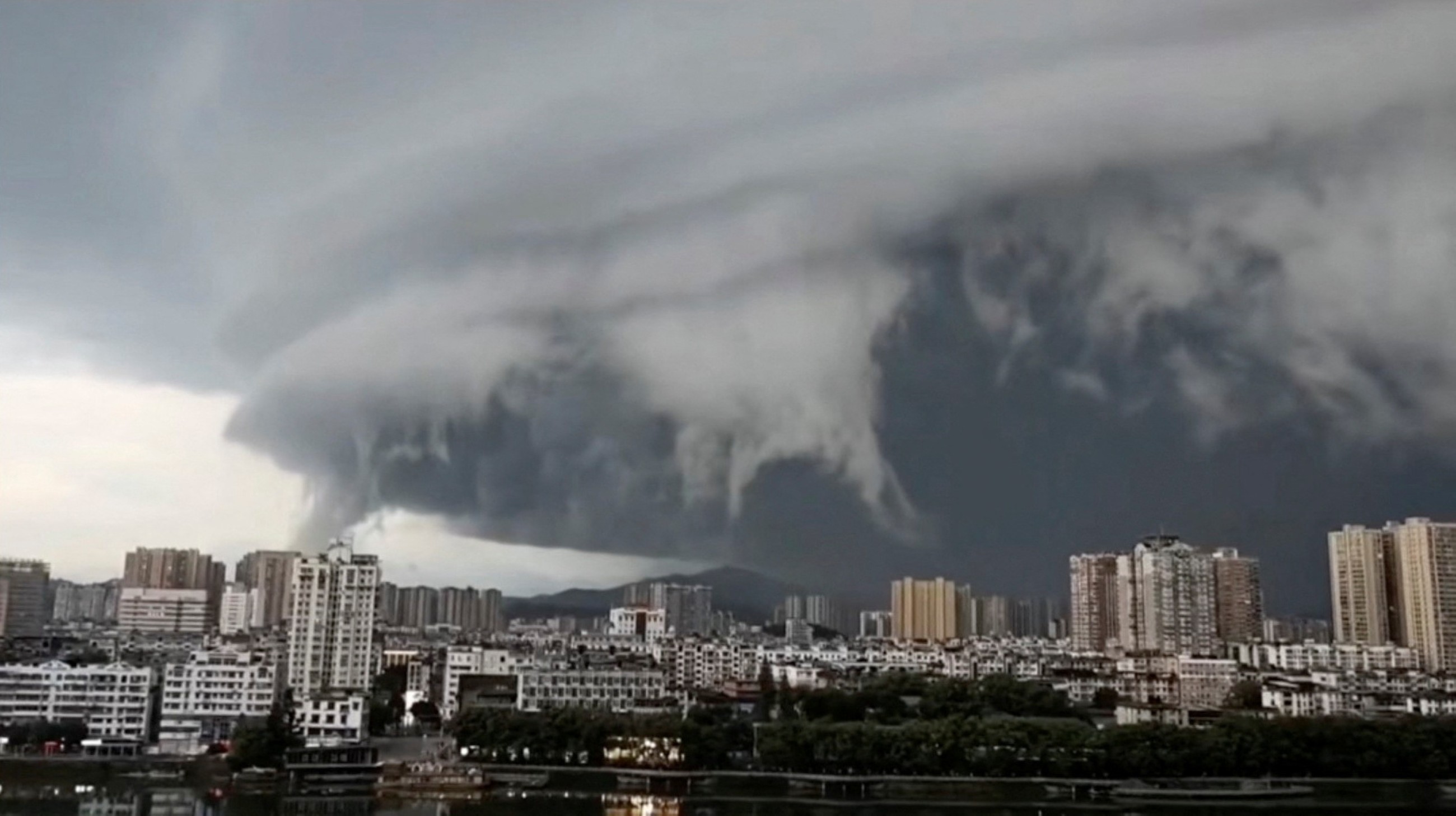 Hundreds of flights hit as storm plays havoc in Hong Kong