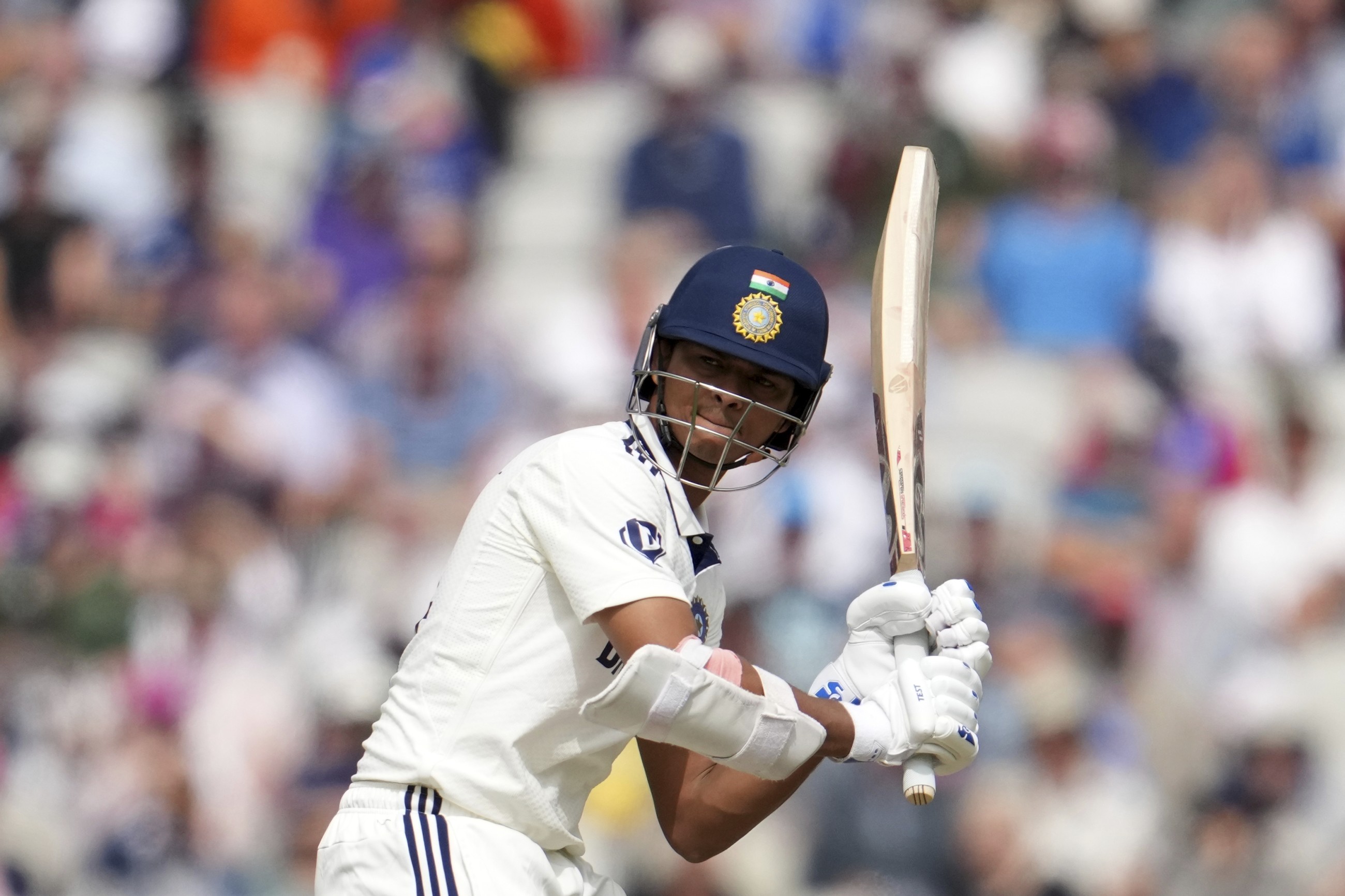 England bowl in fourth Test as India pick Bumrah
