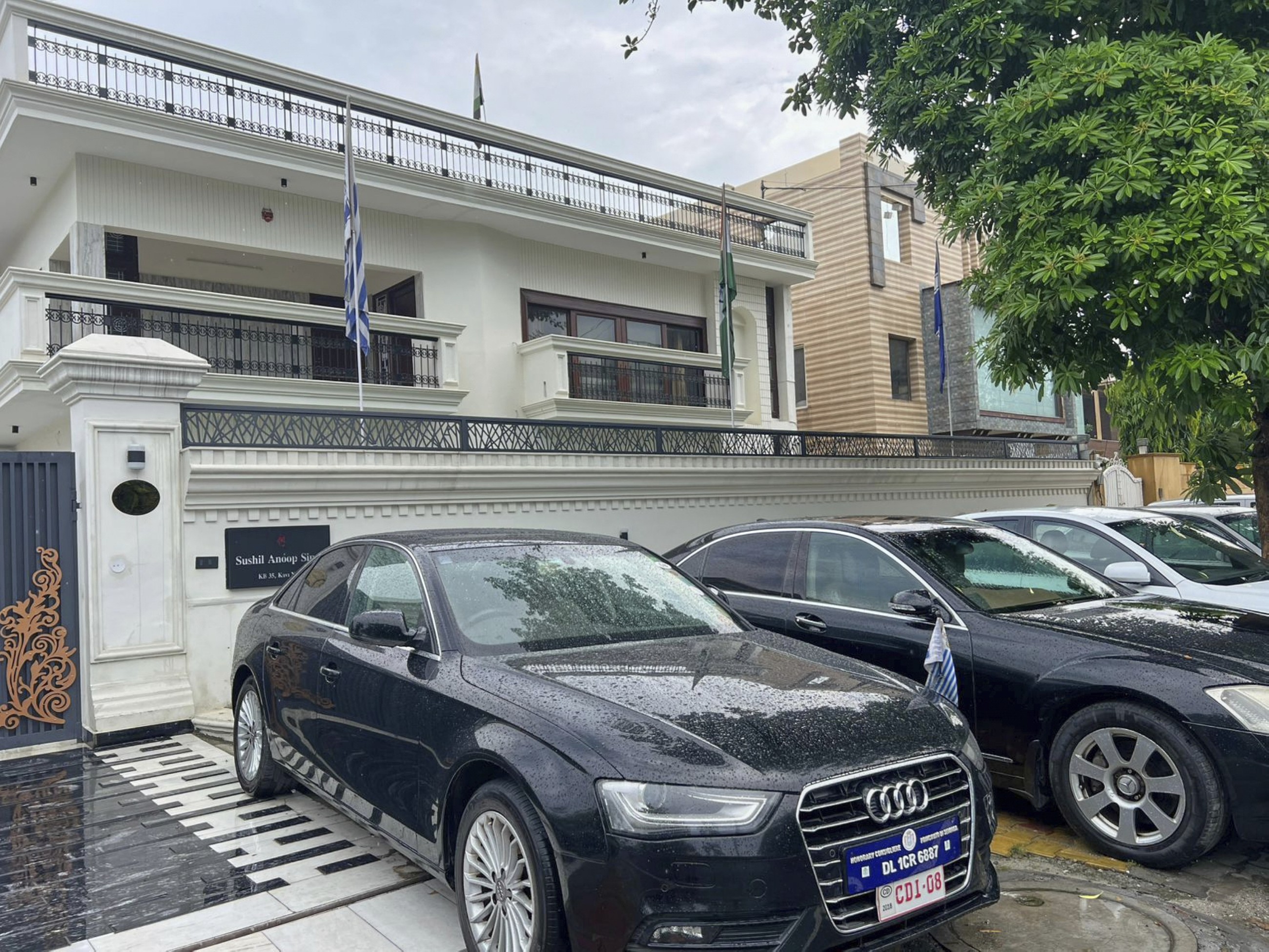 Scammer held for running 'fake embassy' near New Delhi