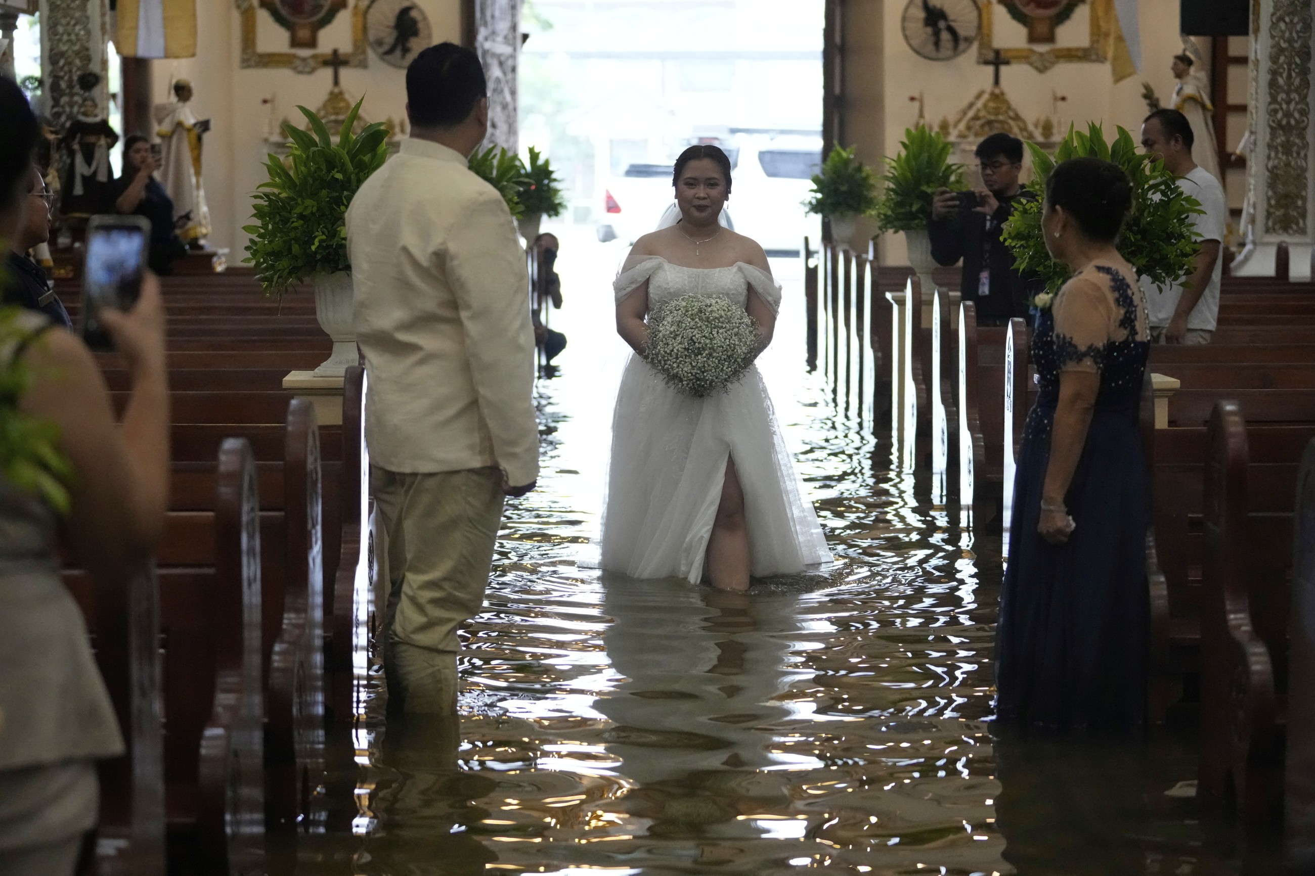 Filipino couple walking down flooded aisle on their wedding day goes viral