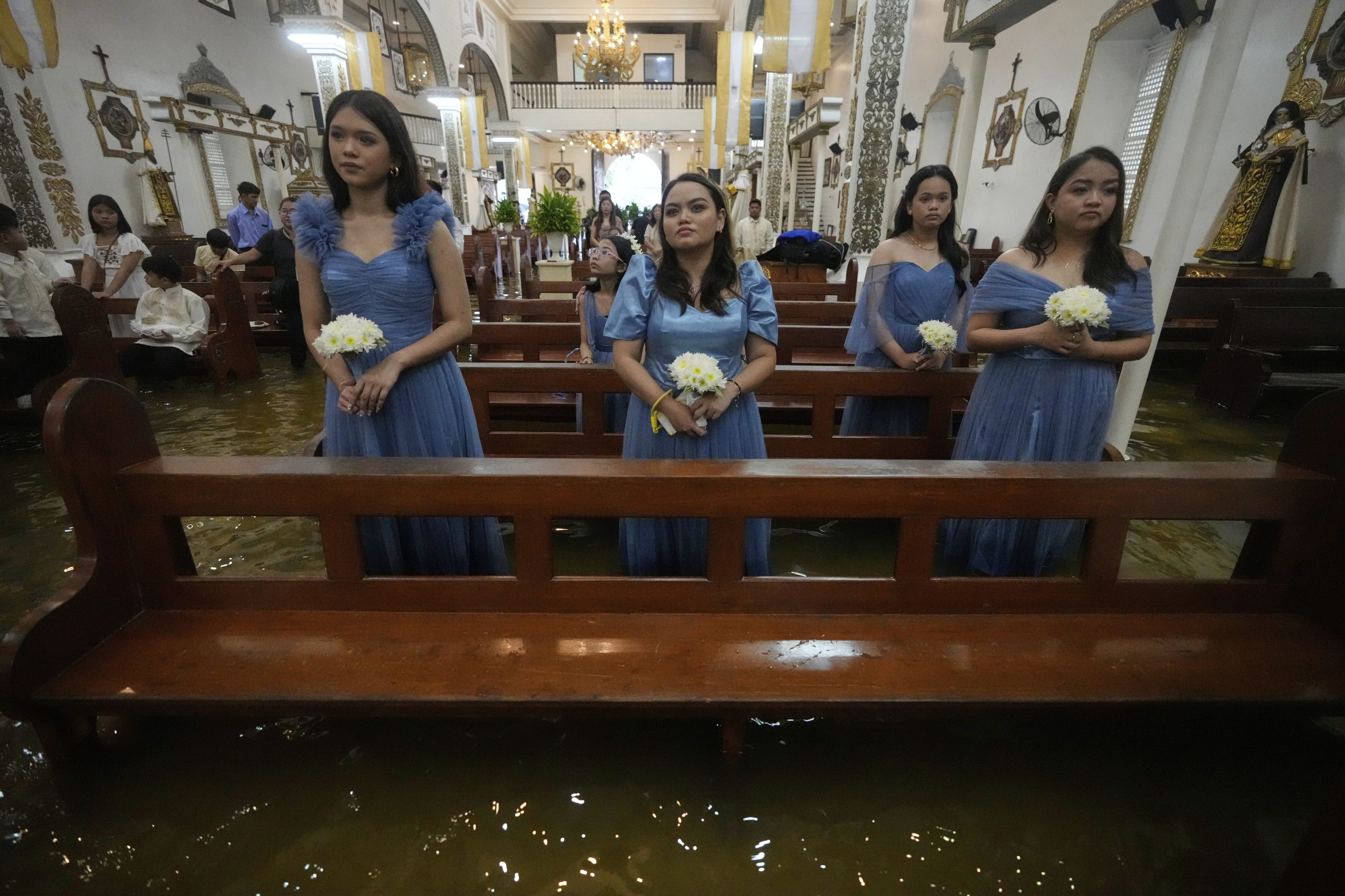 Filipino couple walking down flooded aisle on their wedding day goes viral