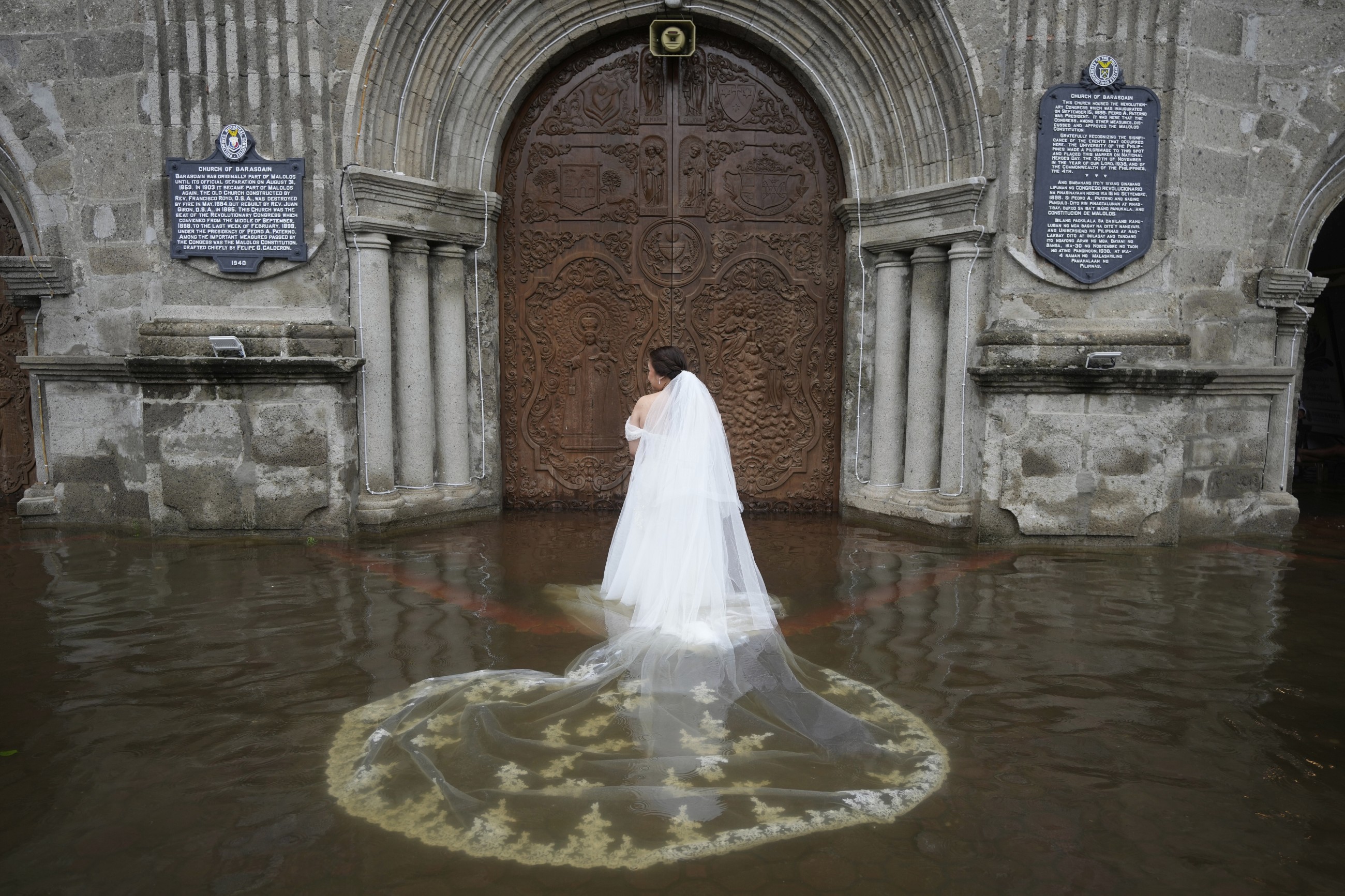 Filipino couple walking down flooded aisle on their wedding day goes viral