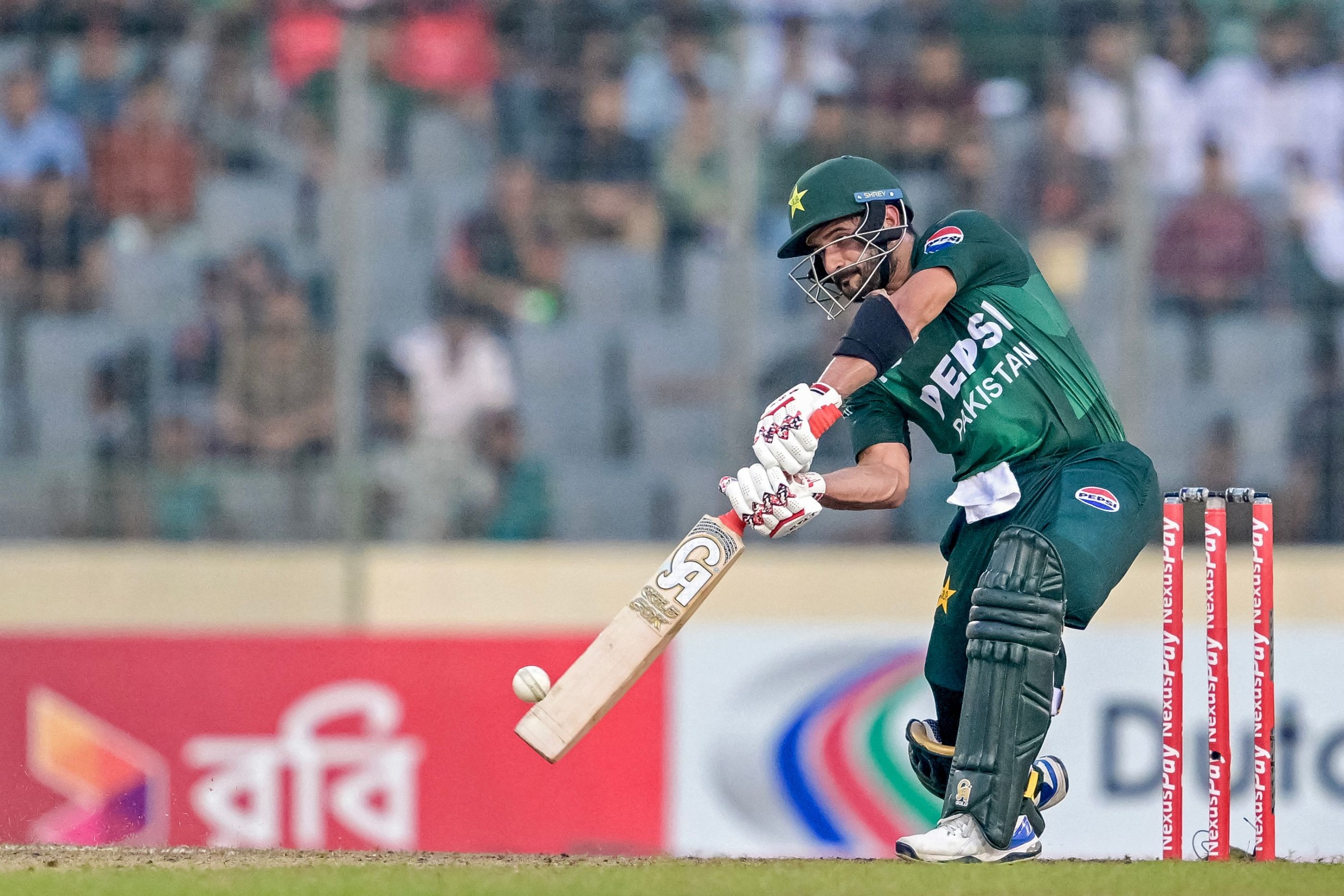 Farhan stars as Pakistan thump Bangladesh by 74 runs in final T20