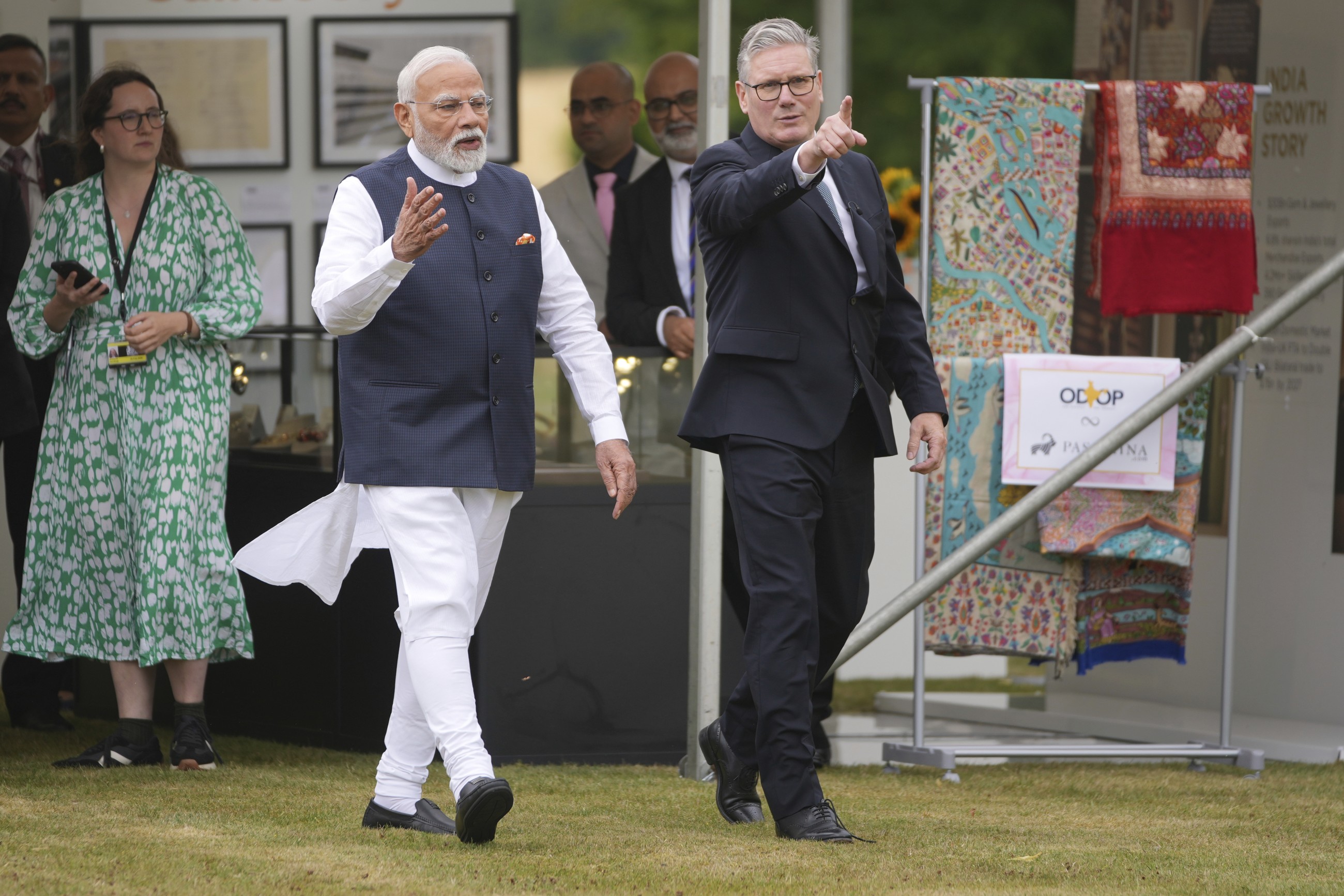 Indian diaspora greets PM Modi on arrival in London