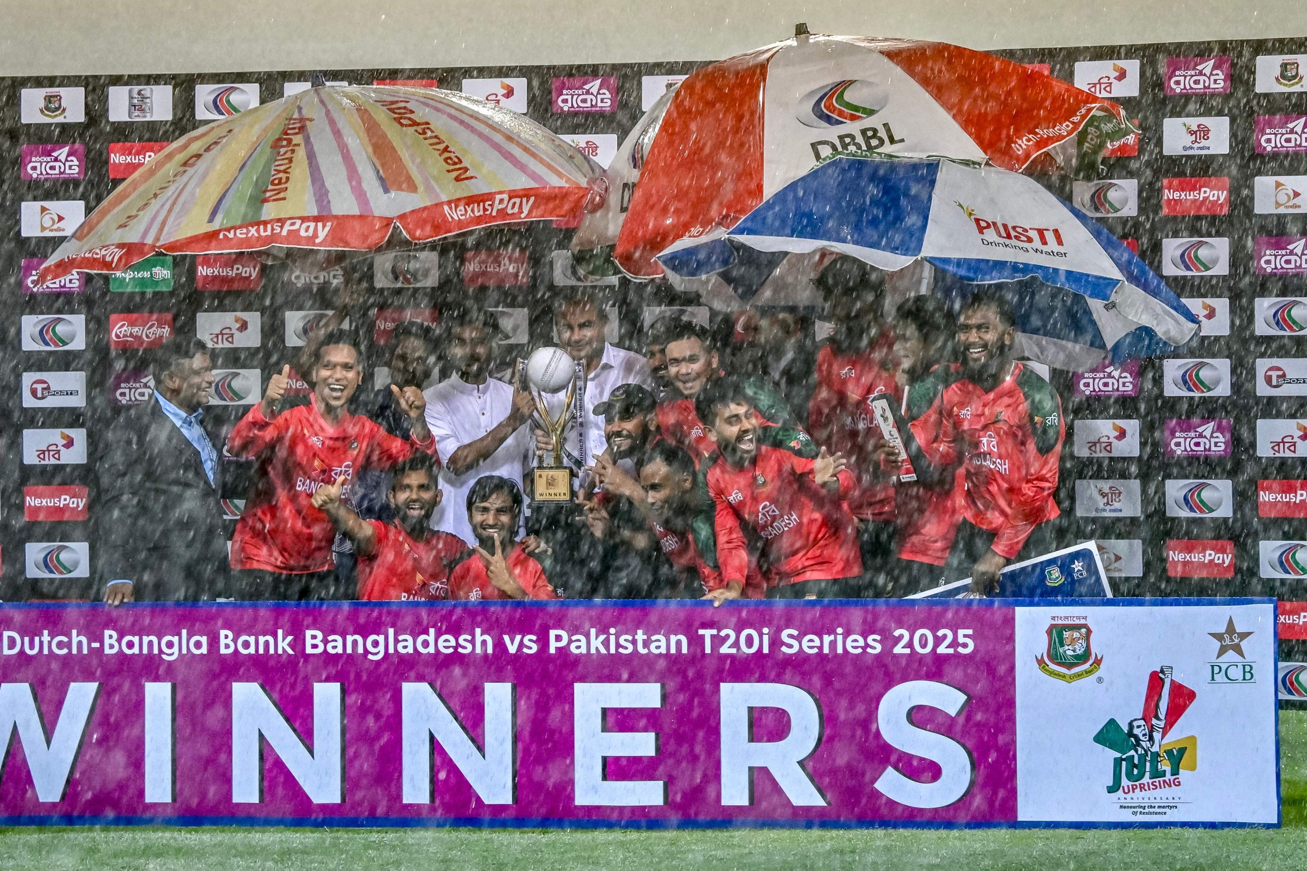 Farhan stars as Pakistan thump Bangladesh by 74 runs in final T20