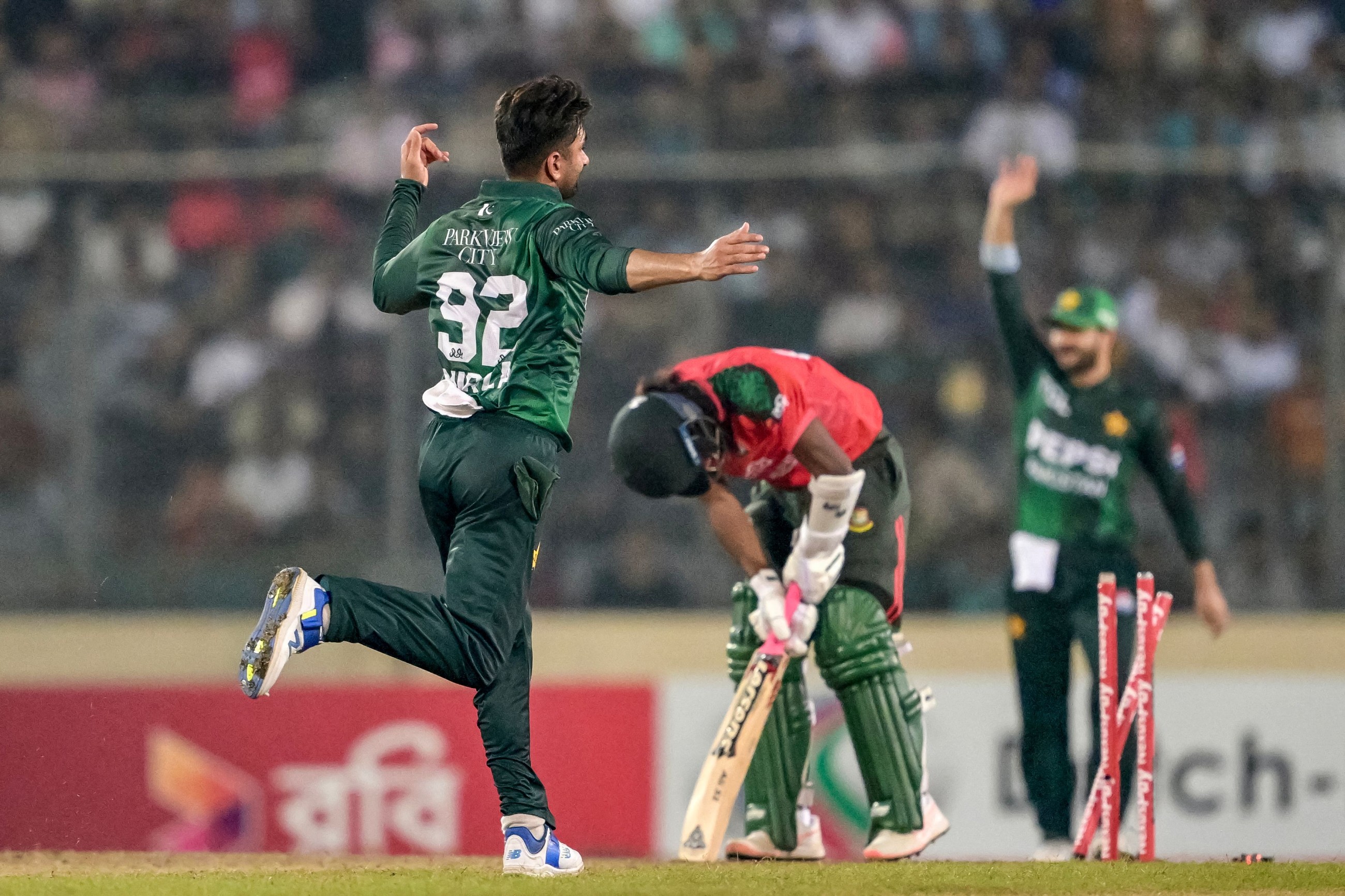 Farhan stars as Pakistan thump Bangladesh by 74 runs in final T20