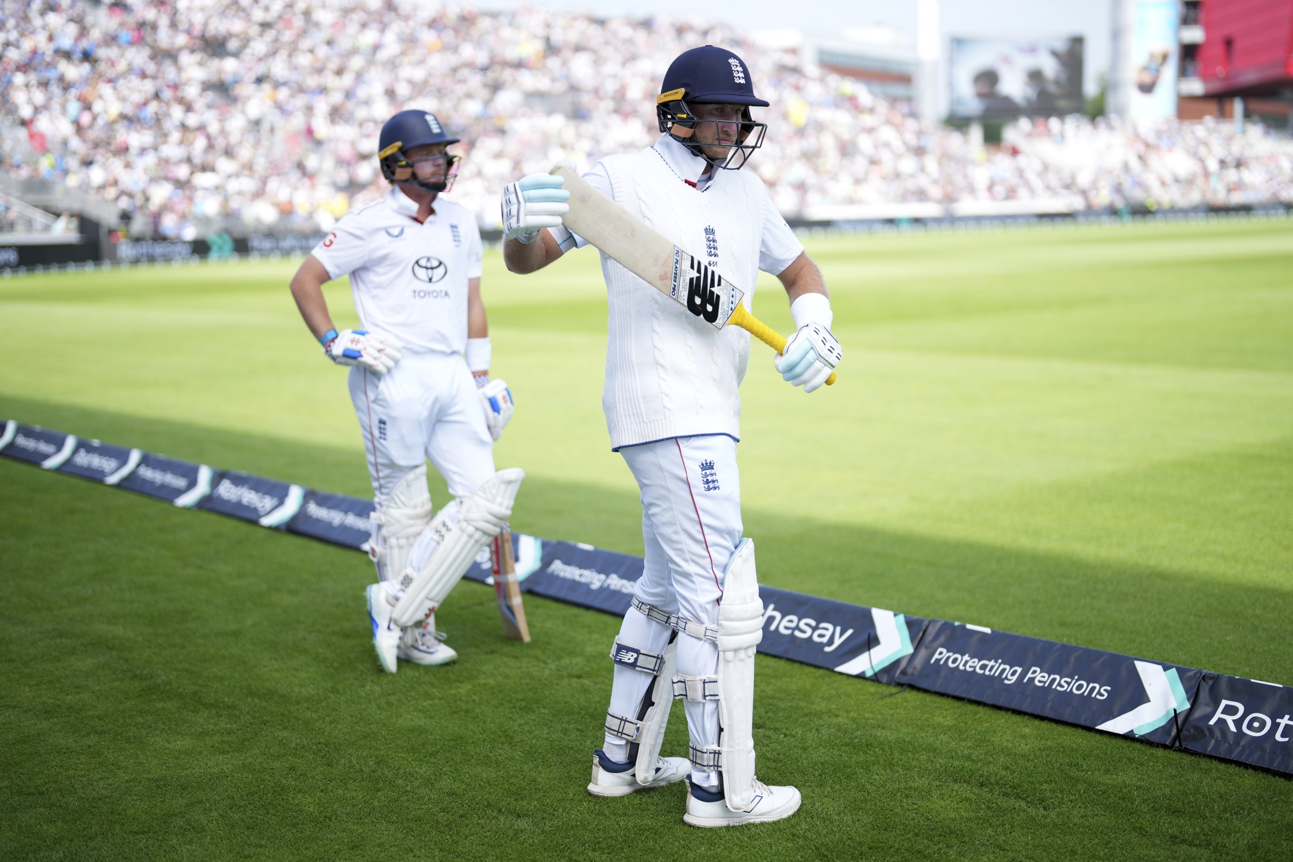 Joe Root becomes the 3rd highest scorer in Test cricket as England take control against India