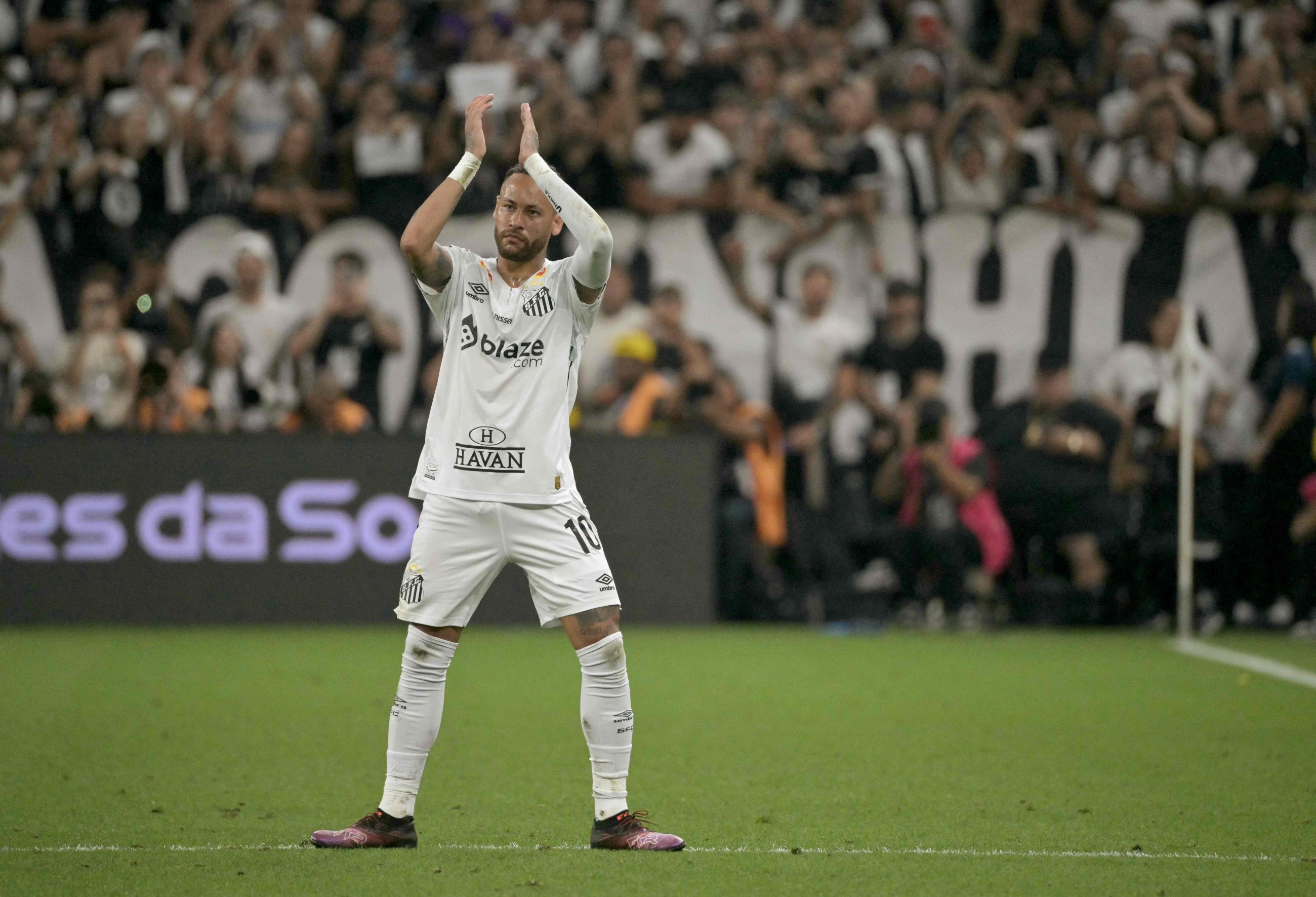 Neymar says he felt offended, explaining confrontation with fan